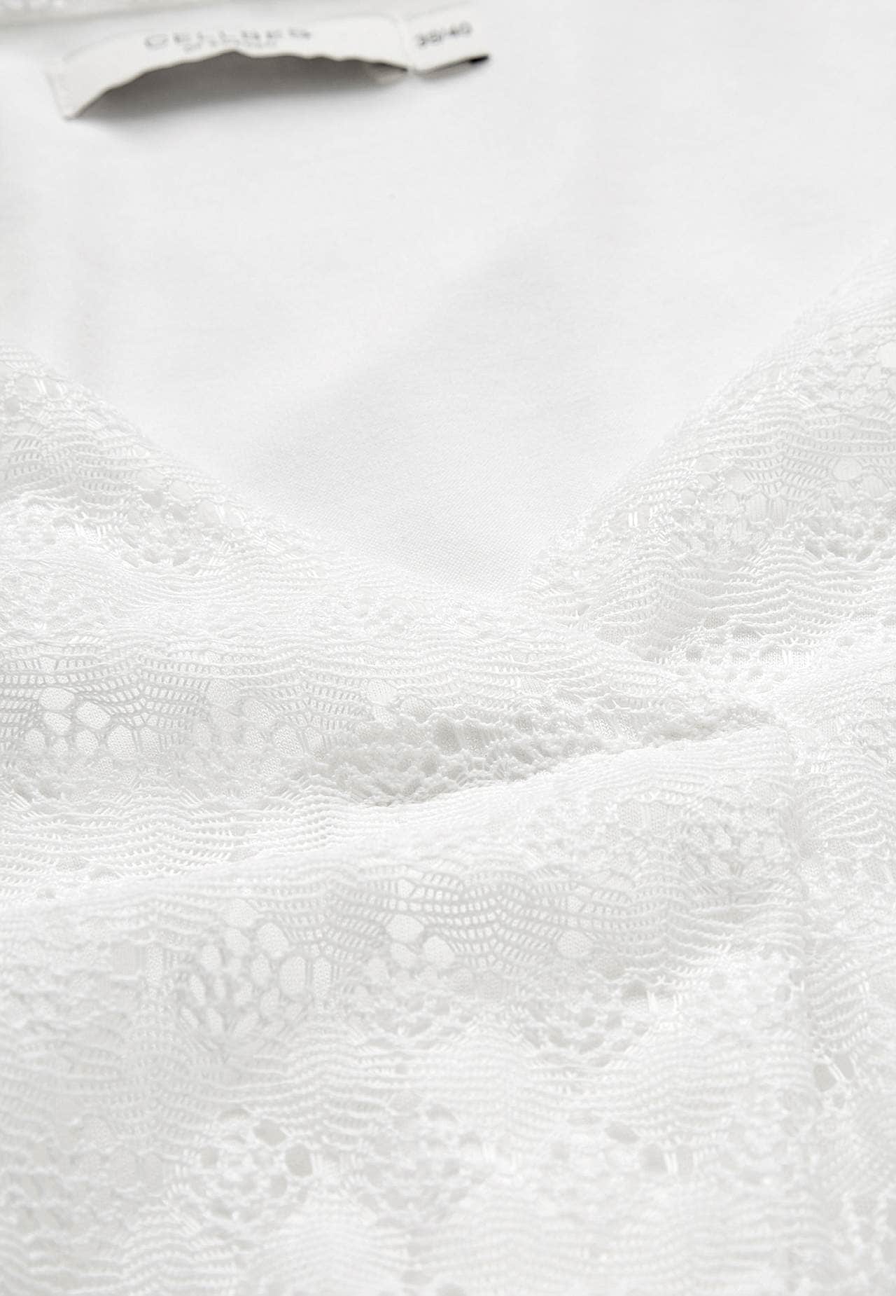 Šaty s krásným propracovaným vzorem