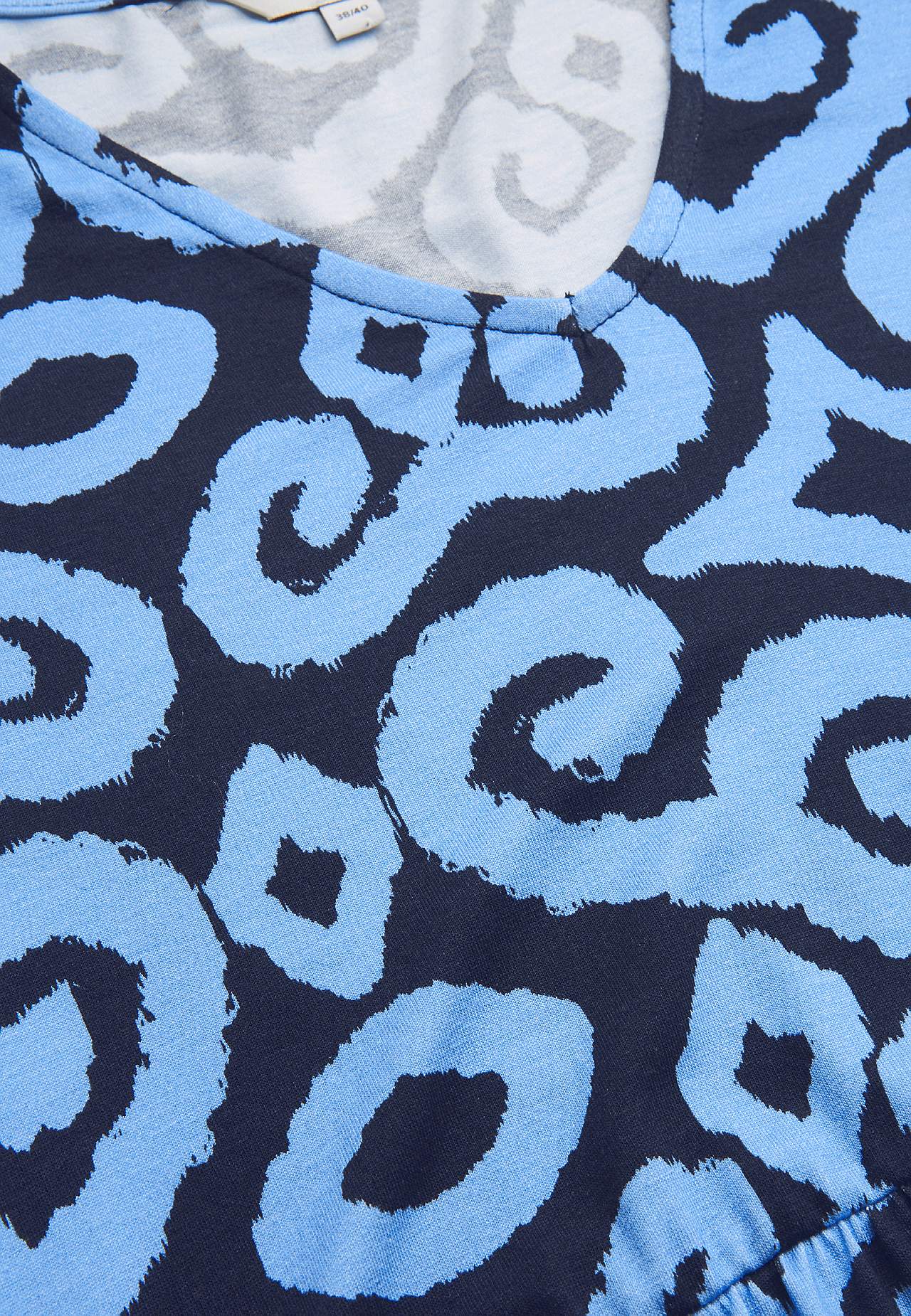 Vzorované žerzejové šaty