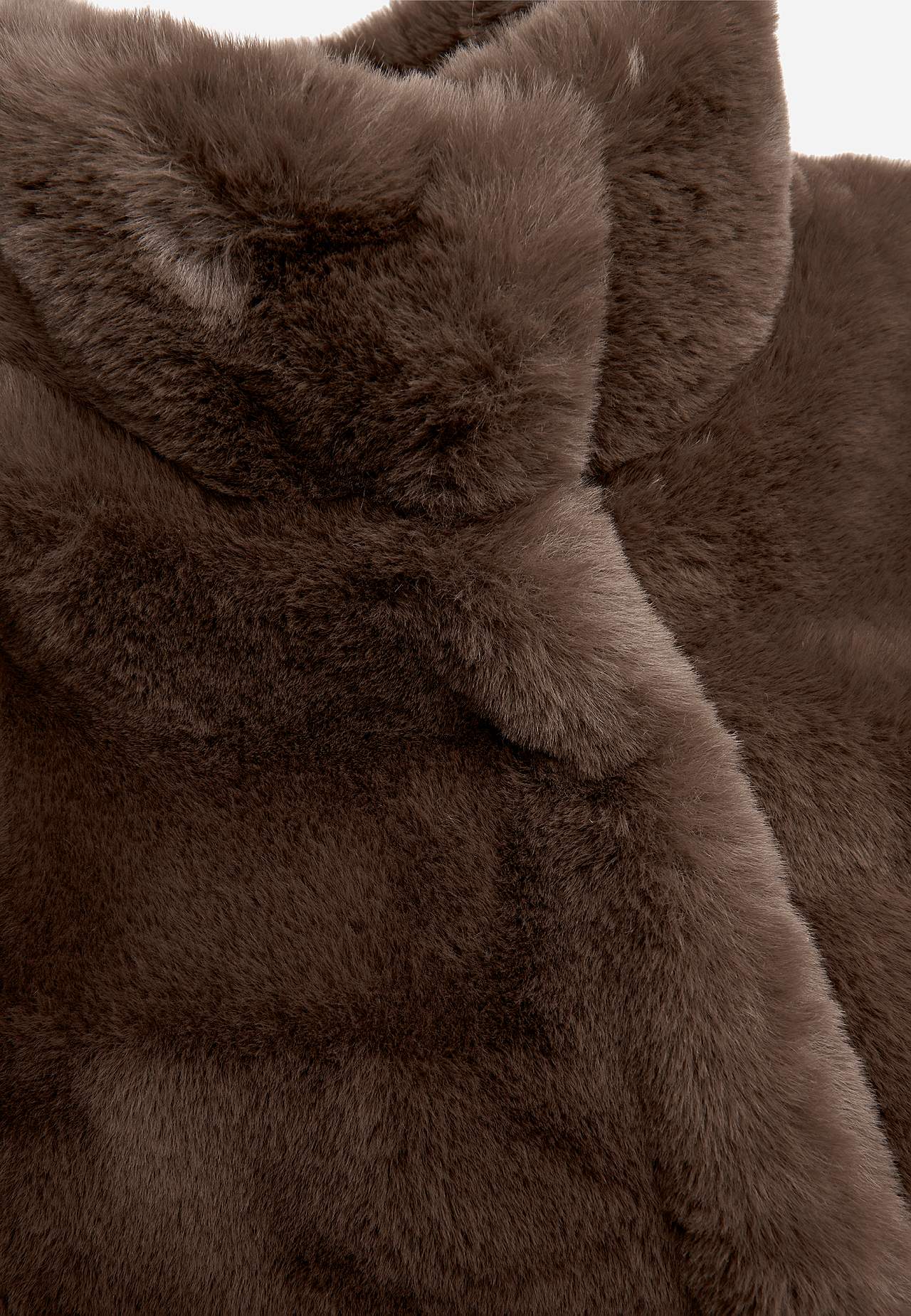 Kabát s měkkým imitací kožešiny