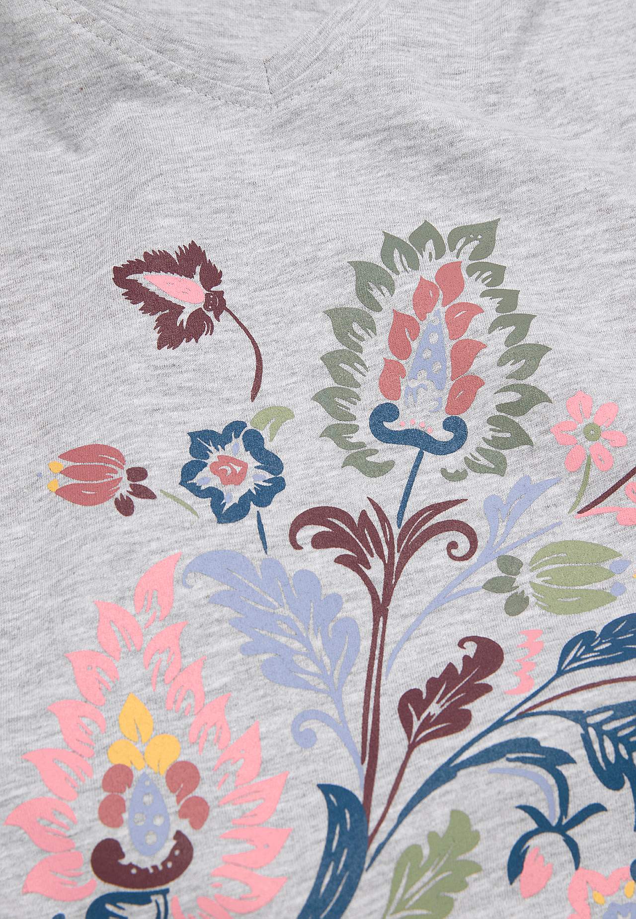 Noční košile se střihem výstřihu do V