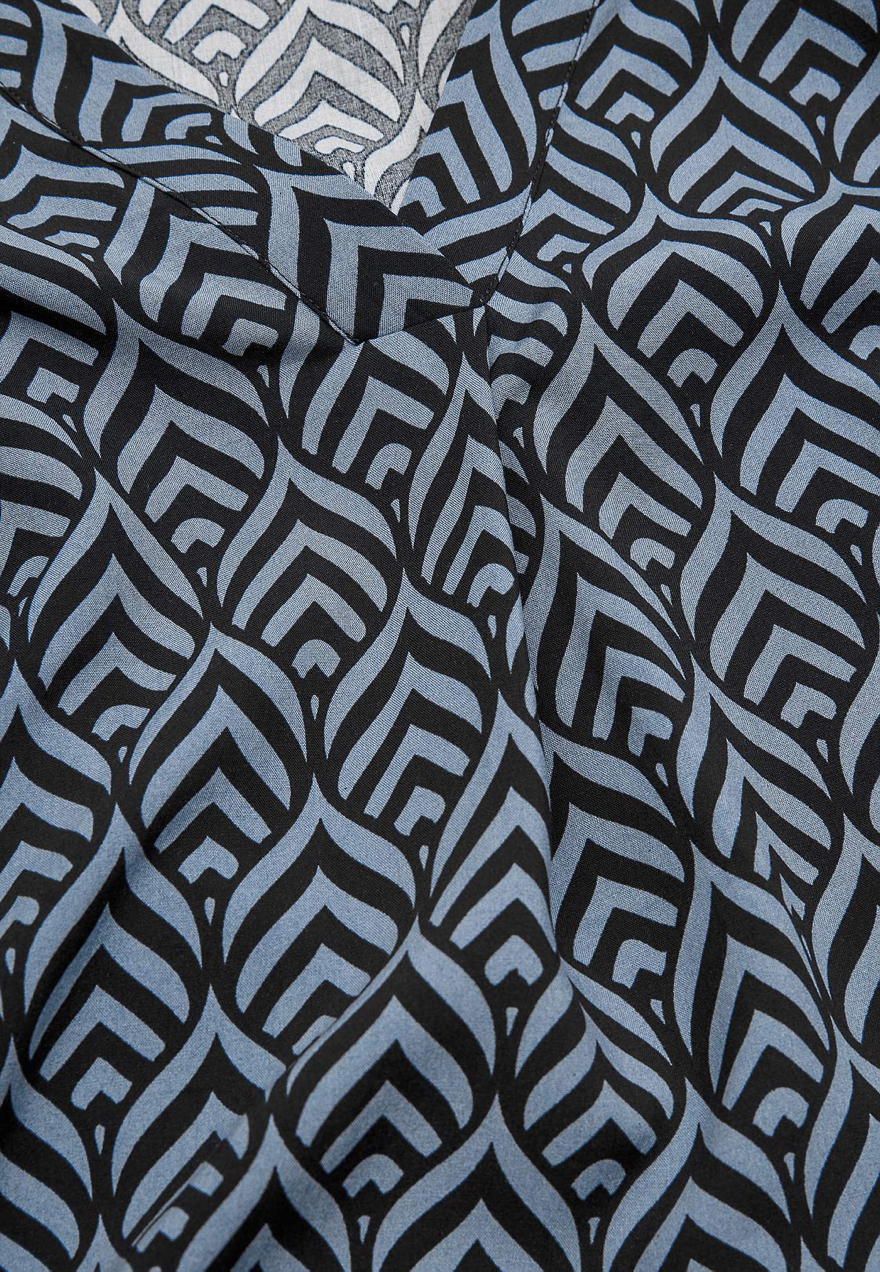 Tkaná blůza s výstřihem ve tvaru V