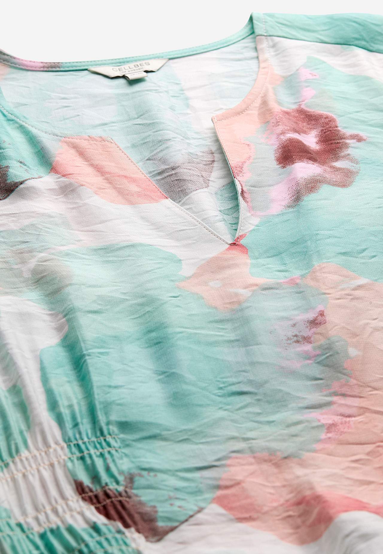 Šaty s podšitým balonovým rukávem