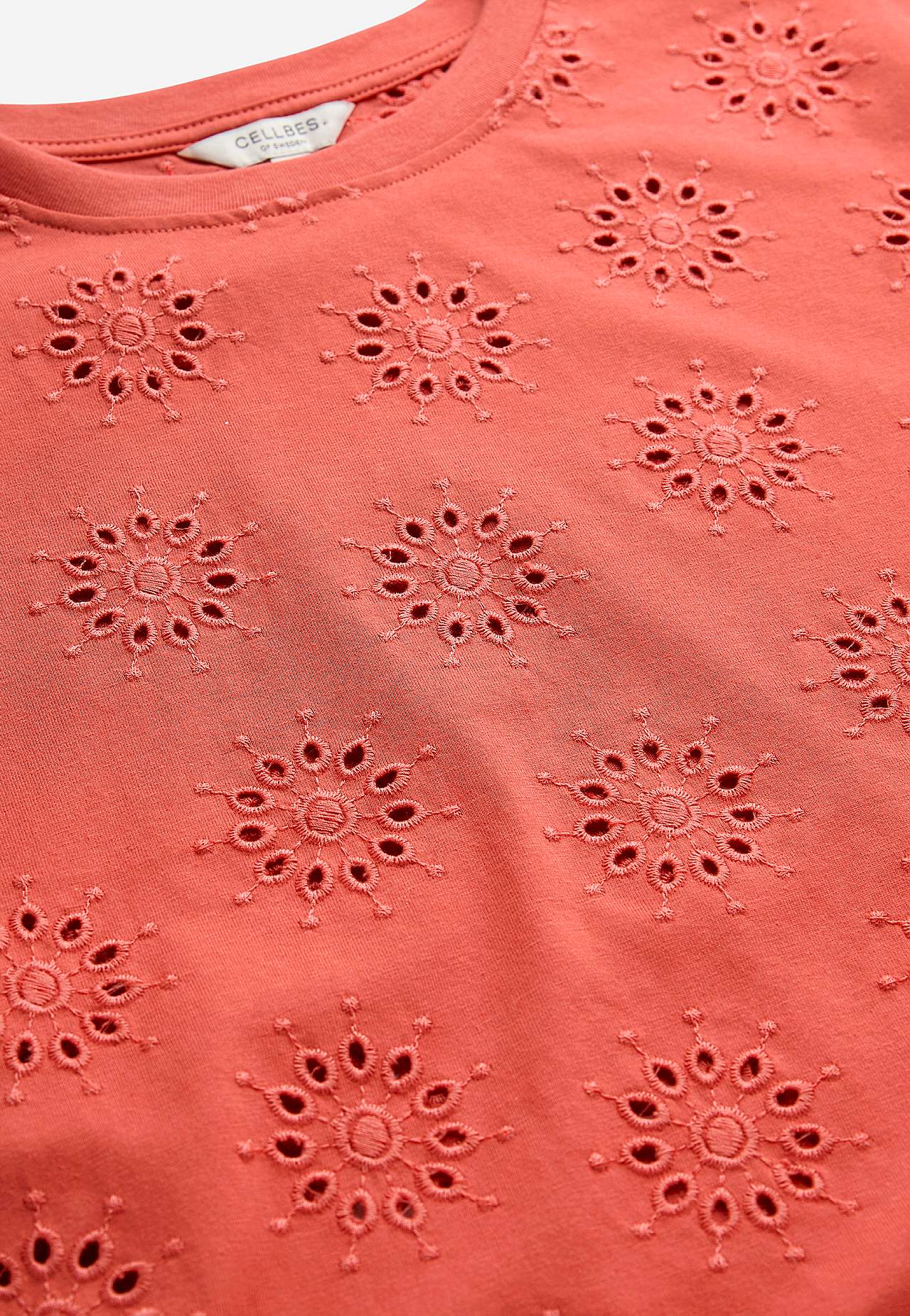 Žerzejový top s vyšívaným propracovaným vzorem