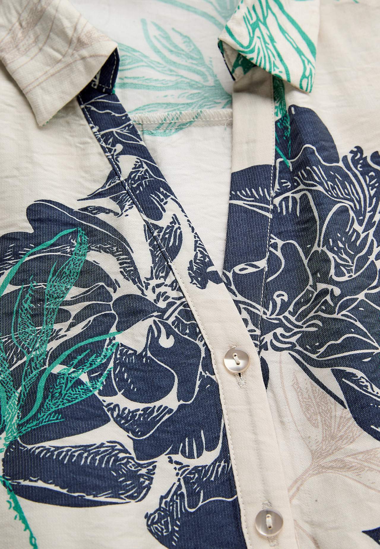 Květinové košilové šaty z měkké směsi viskózy