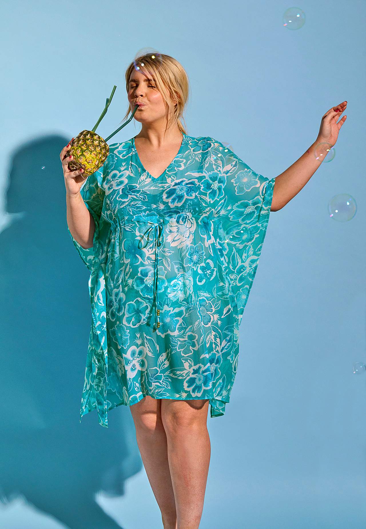 Plážový kaftan s květinovým vzorem