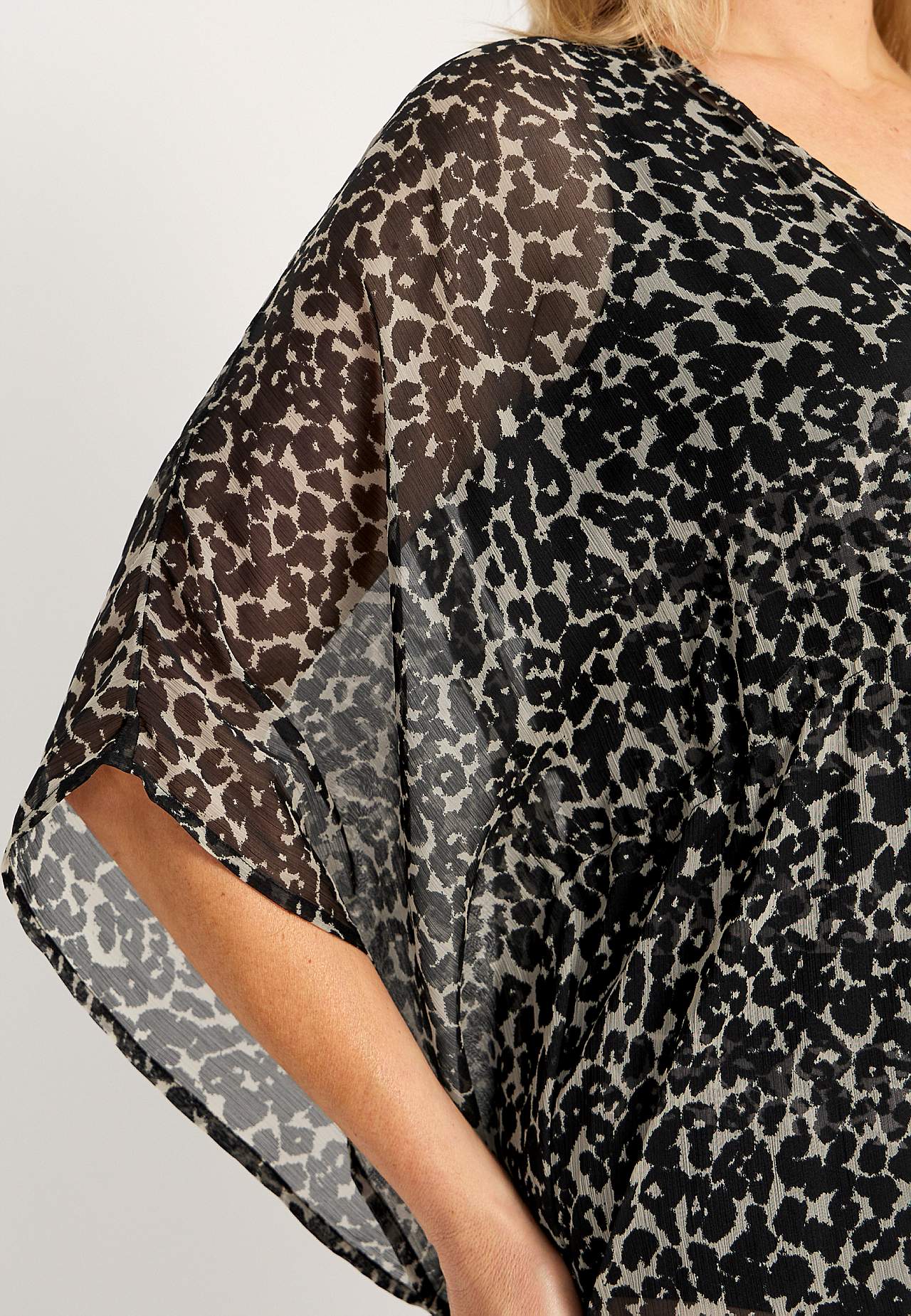 Vzorovaný plážový kaftan