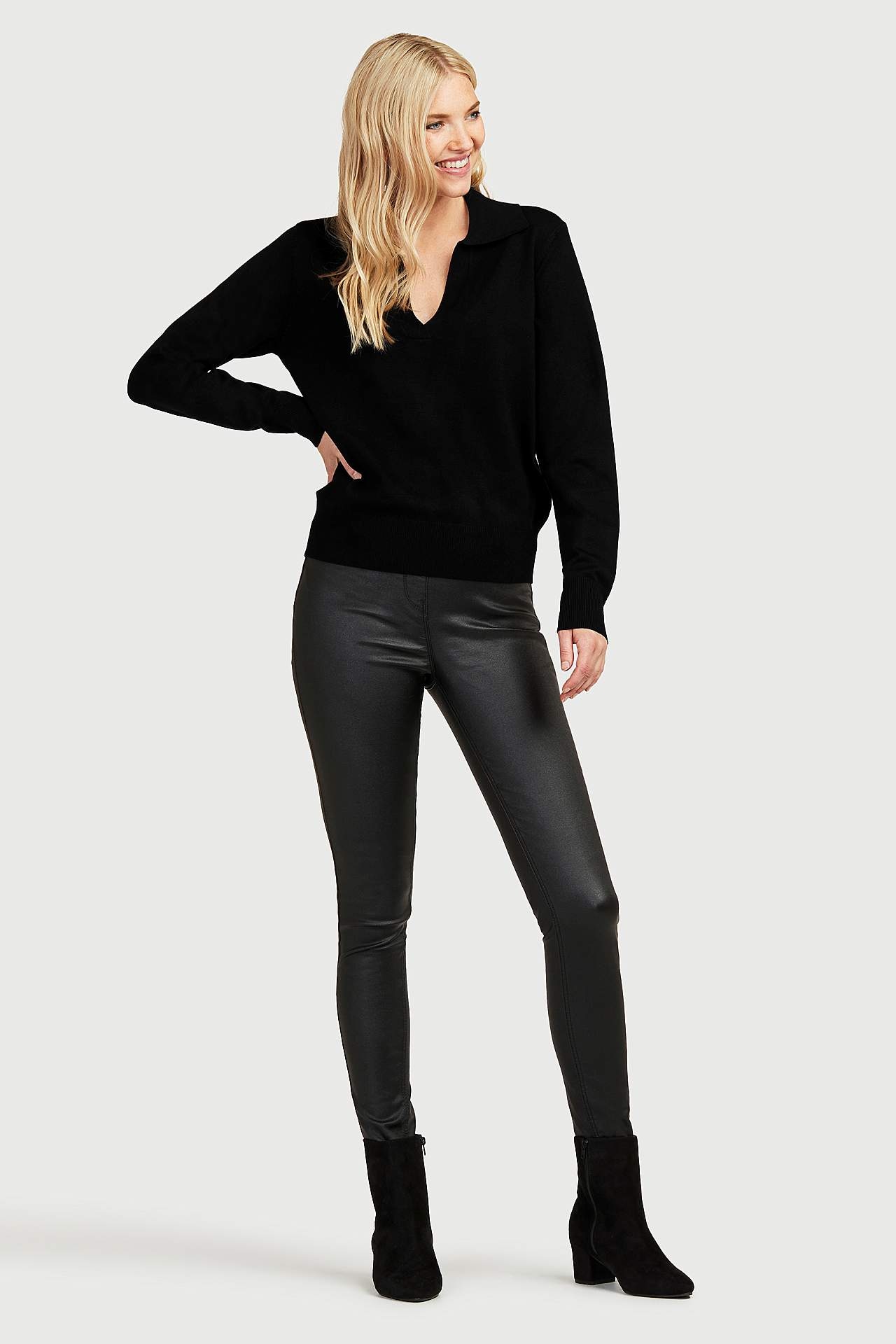 Měkký a pletený svetr s límcem