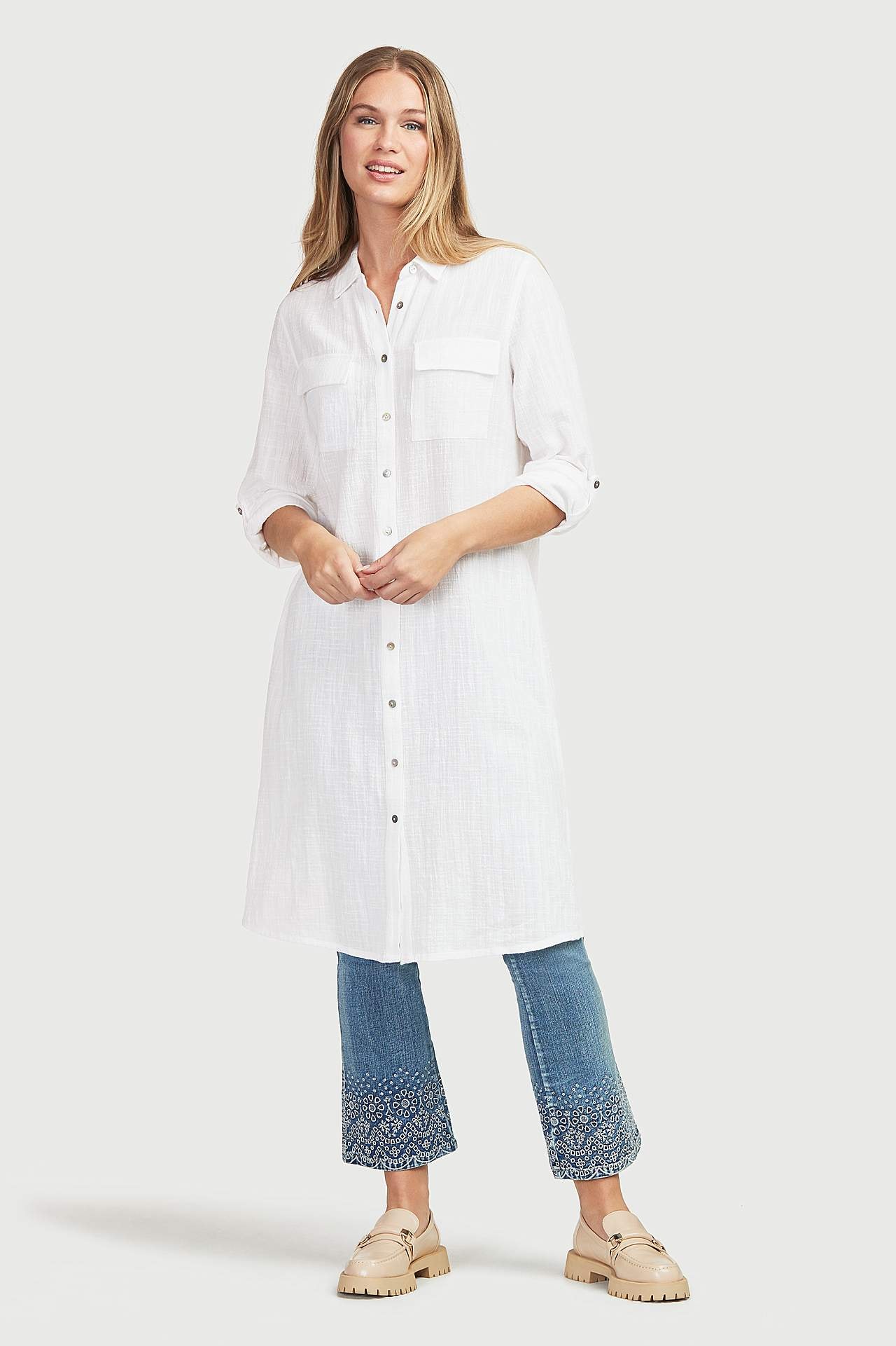 Zvonové a krátké džíny s výšivkou