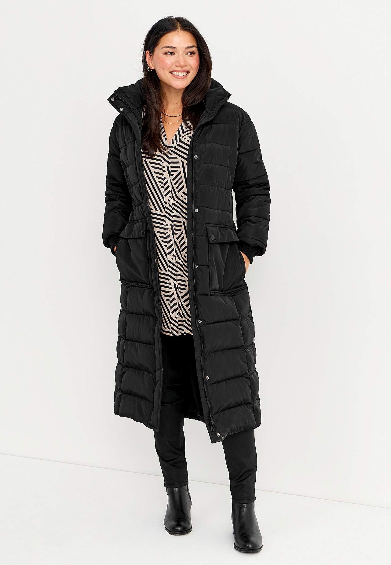 Dlouhý a polstrovaný kabát