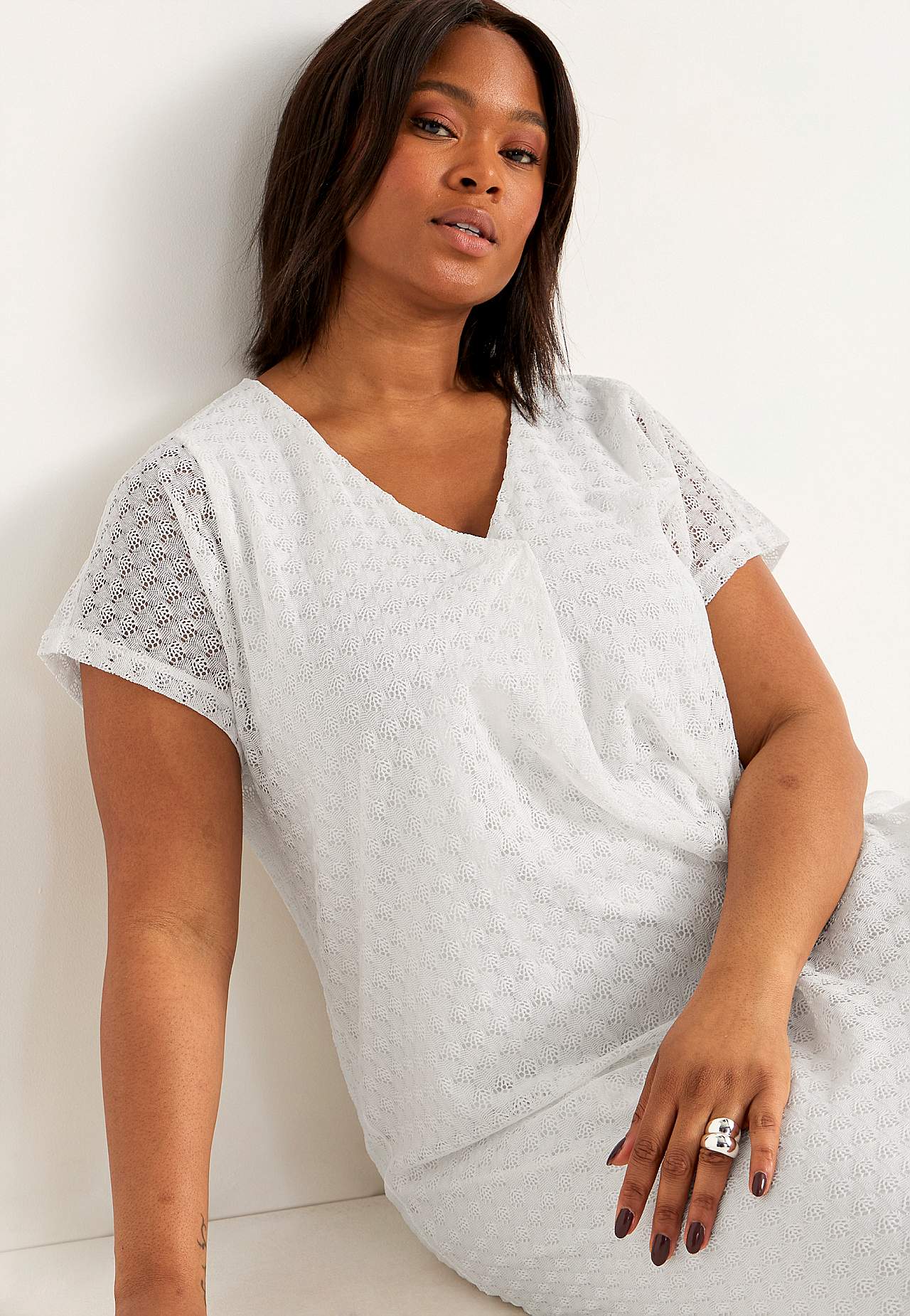 Šaty s krásným propracovaným vzorem