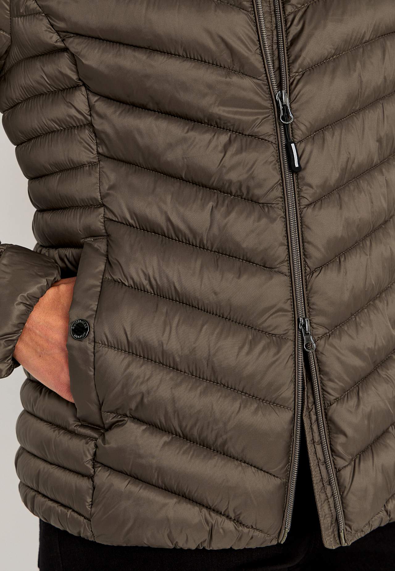 Praktická a stylová lehká bunda