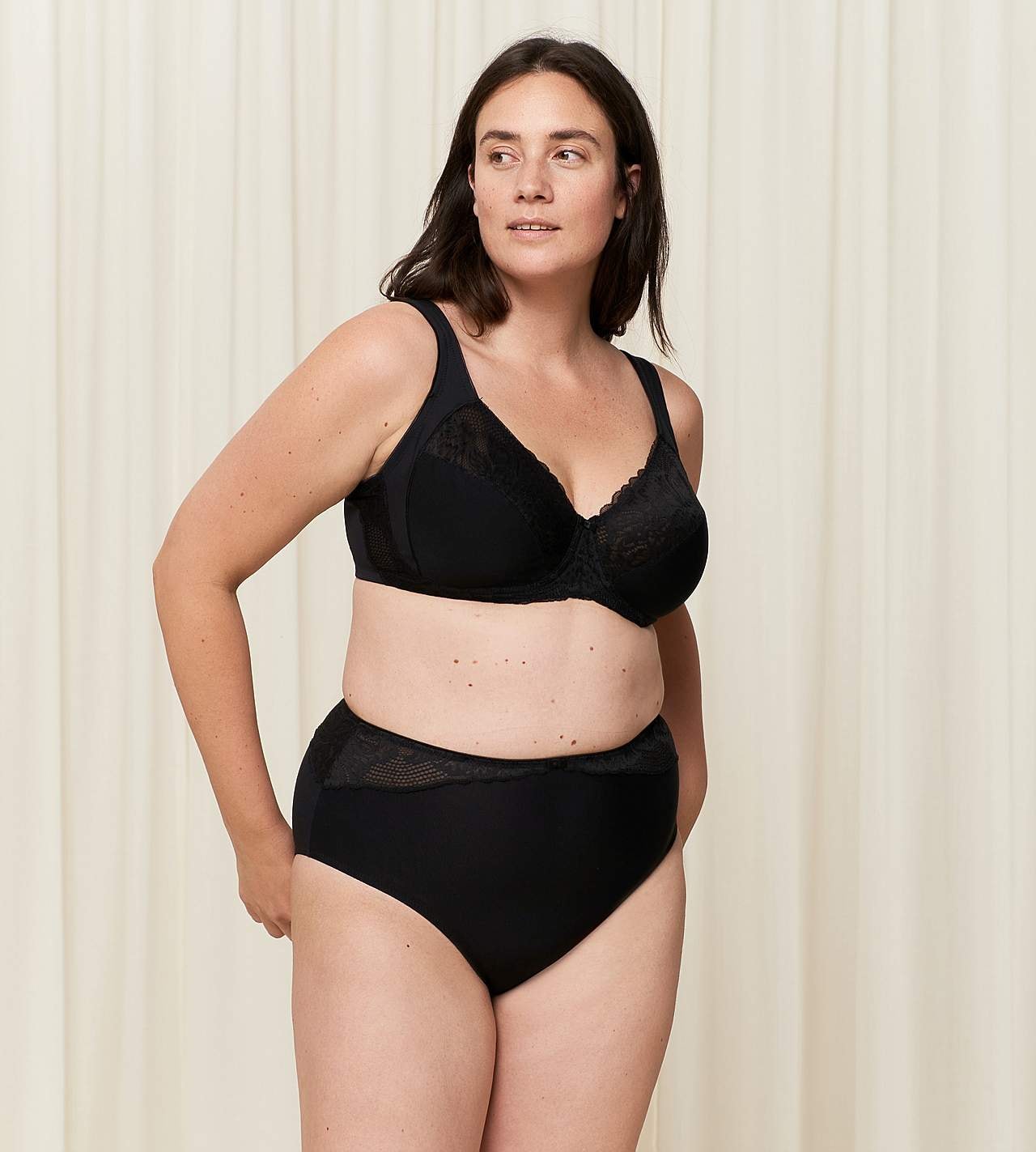 Podprsenka s kosticemi s hezkými krajkovými detaily Modern Lace+ Cotton