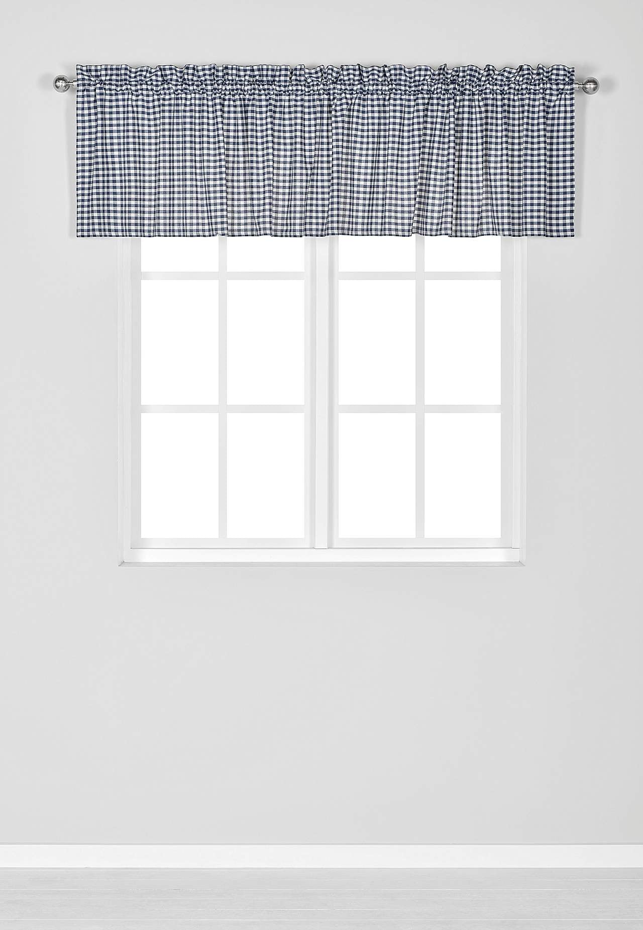 Tkaná a mřížkovaná záclonka