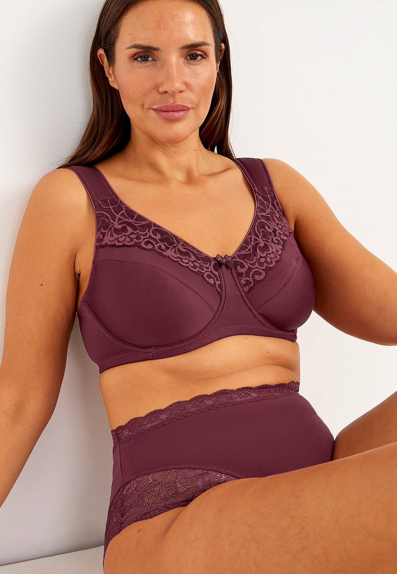 Podprsenka s kosticemi s krajkou