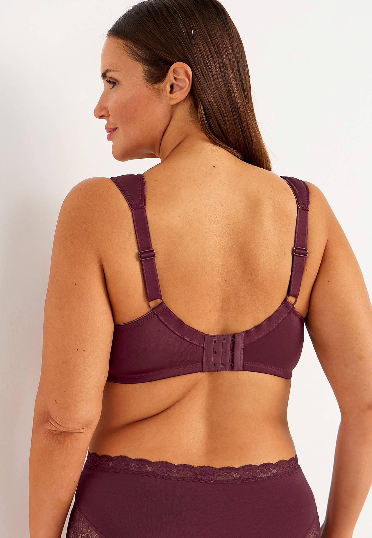 Podprsenka s kosticemi s krajkou