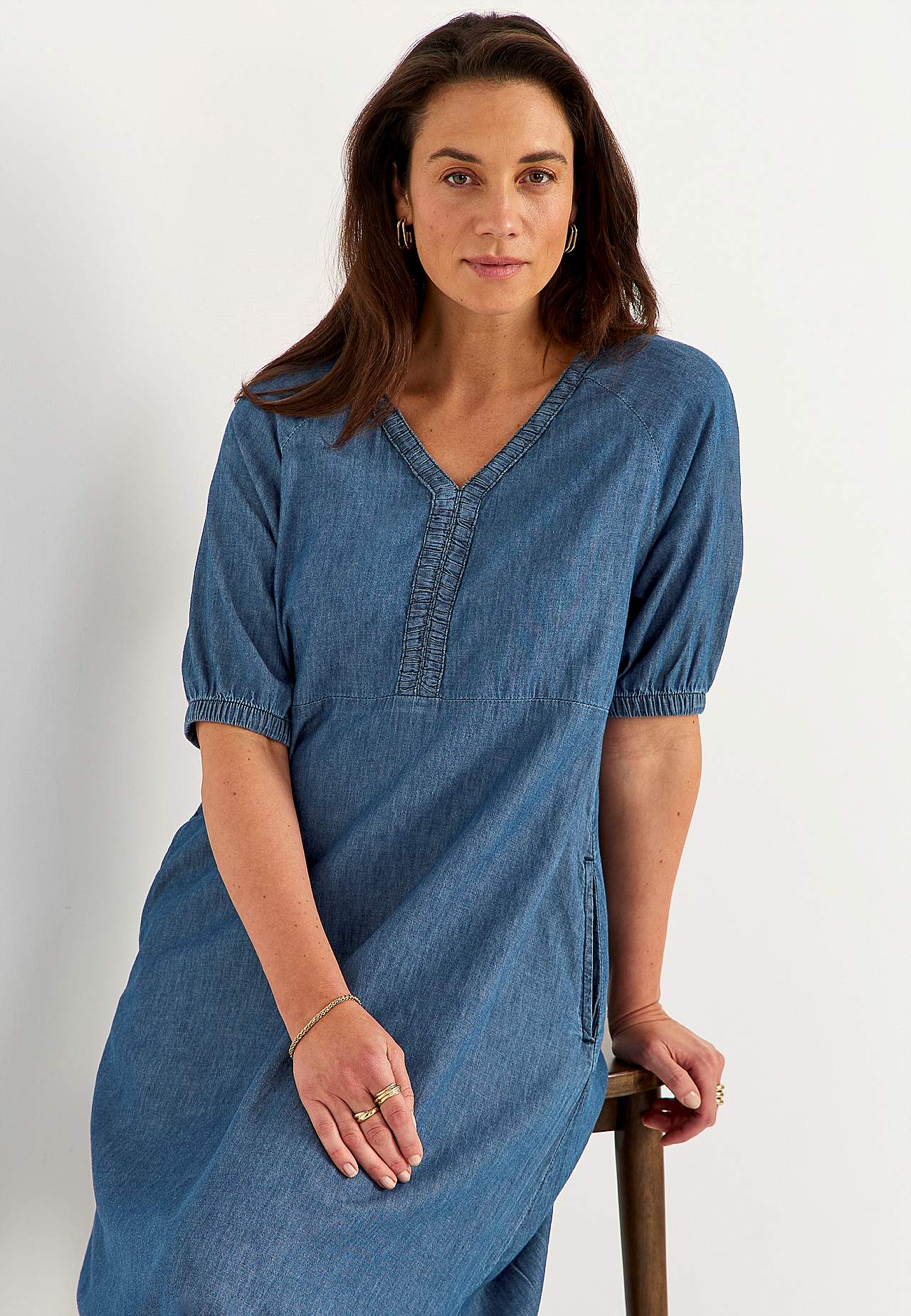 Džínové šaty s balonovými rukávy