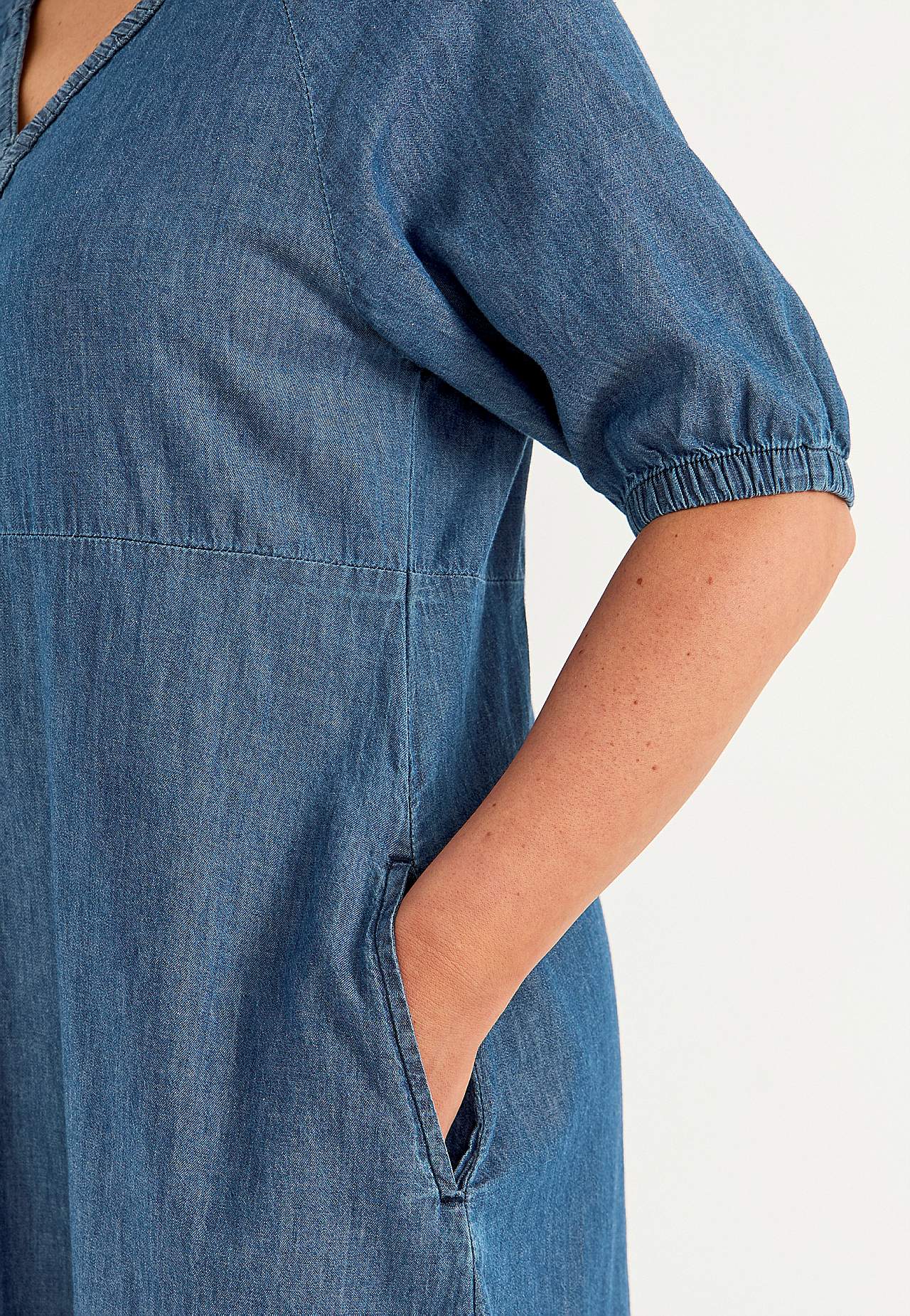 Džínové šaty s balonovými rukávy