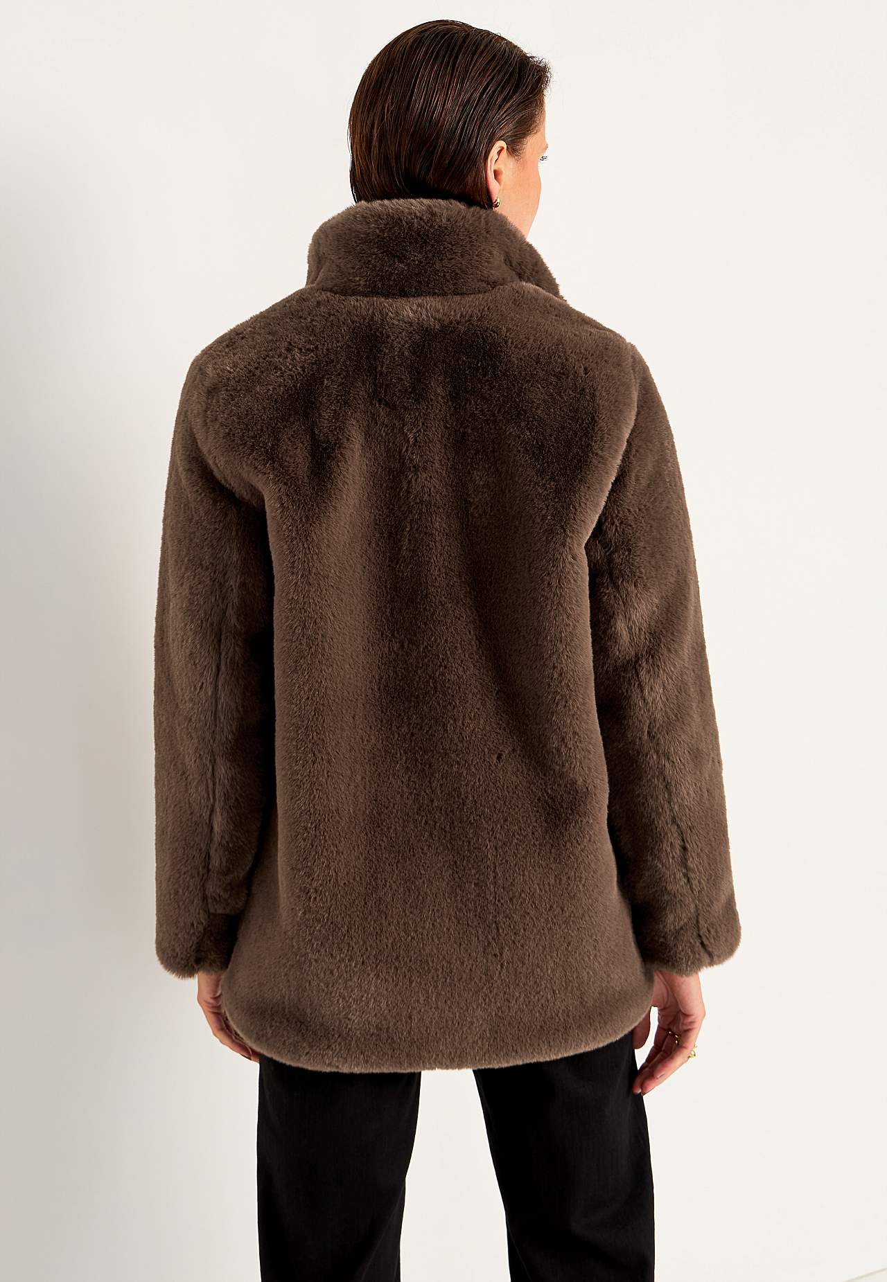 Kabát s měkkým imitací kožešiny