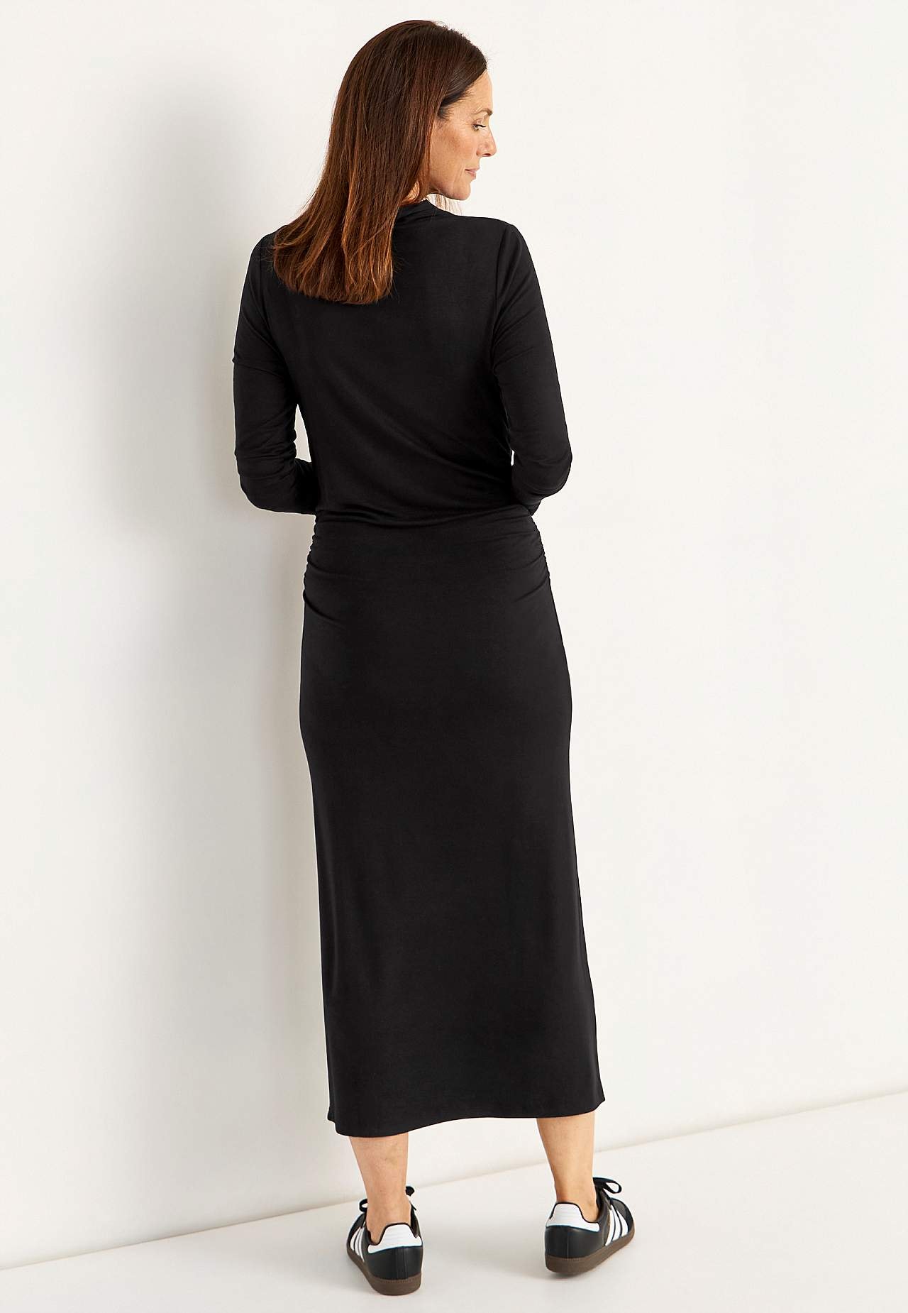 Vypasované žerzejové šaty