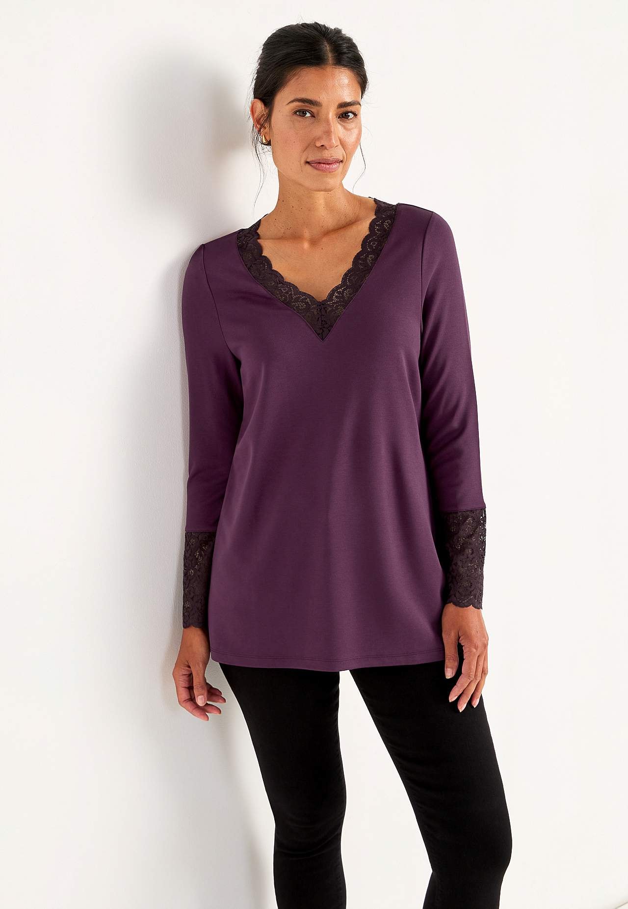 Žerzejová tunika s krajkovými detaily