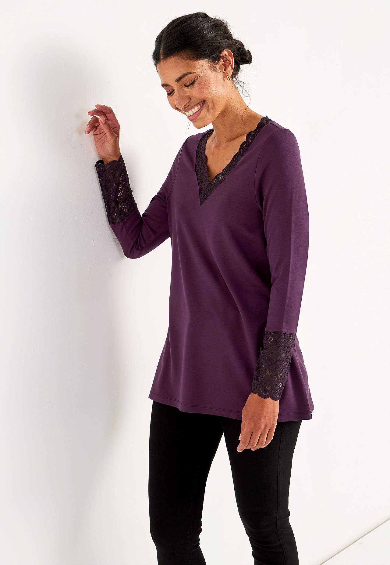 Žerzejová tunika s krajkovými detaily