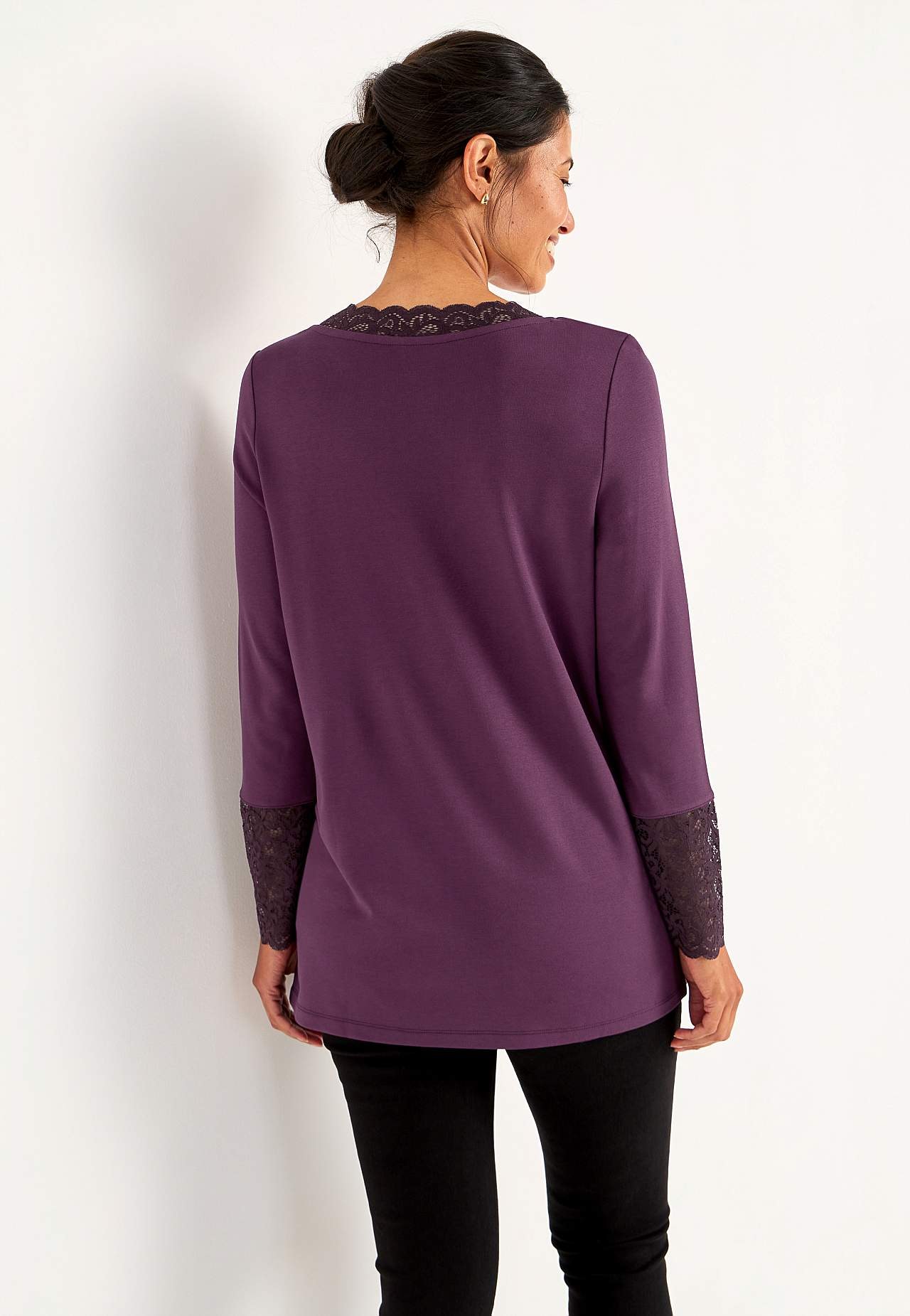 Žerzejová tunika s krajkovými detaily