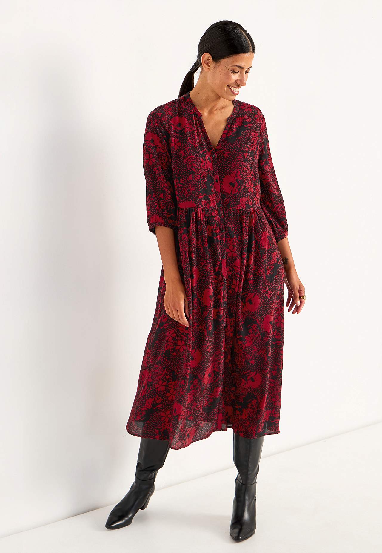 Šaty z viskózy s květinovým vzorem