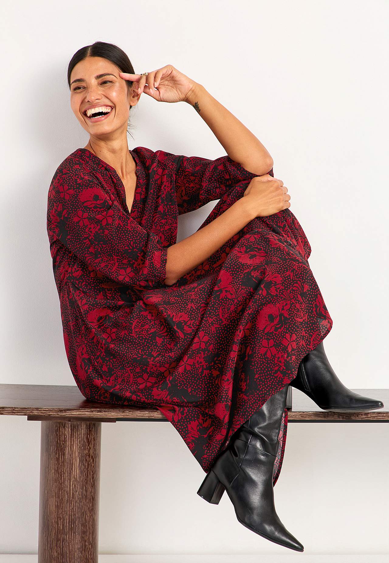 Šaty z viskózy s květinovým vzorem