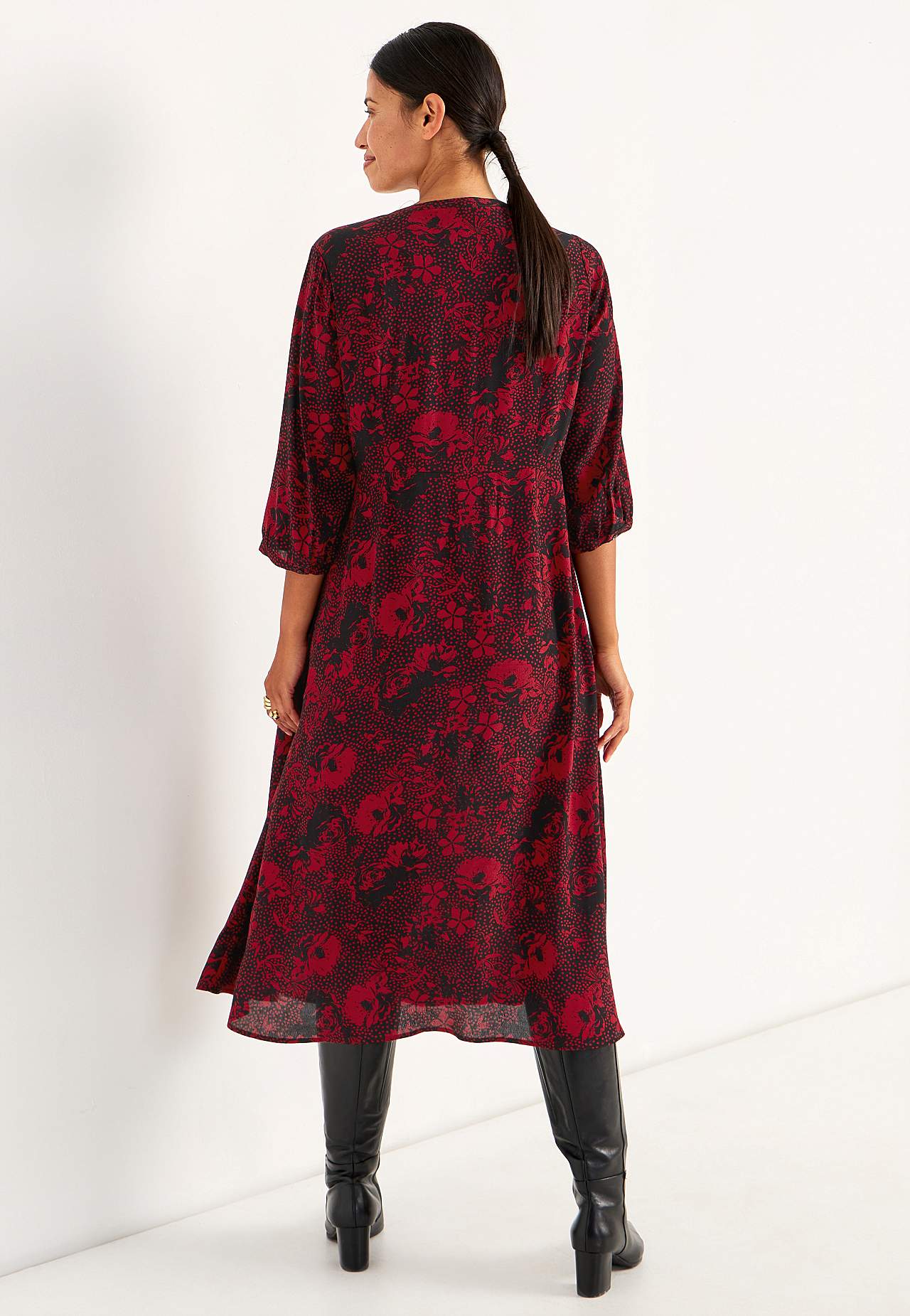 Šaty z viskózy s květinovým vzorem