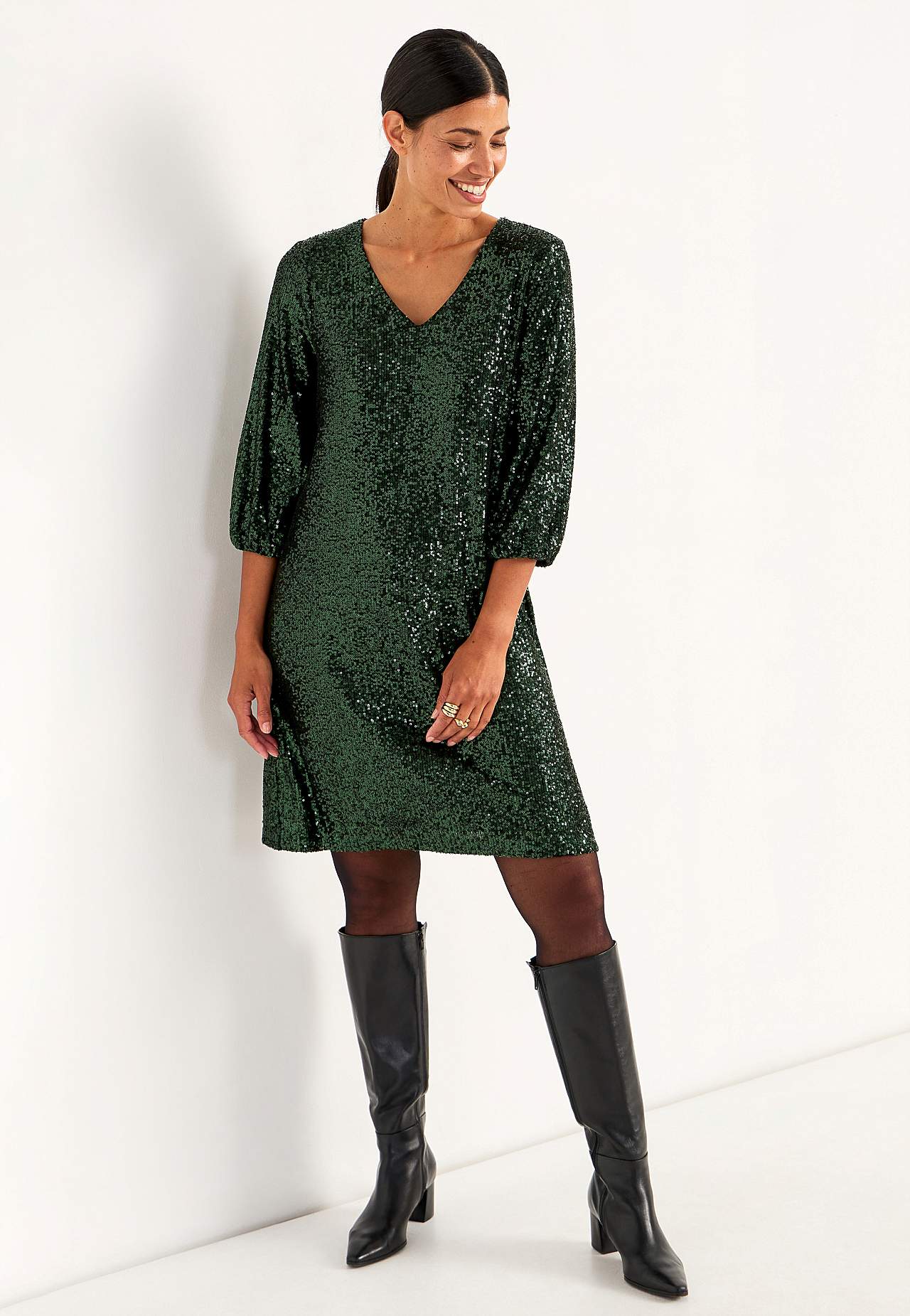 Šaty s flitry s výstřihem ve tvaru V