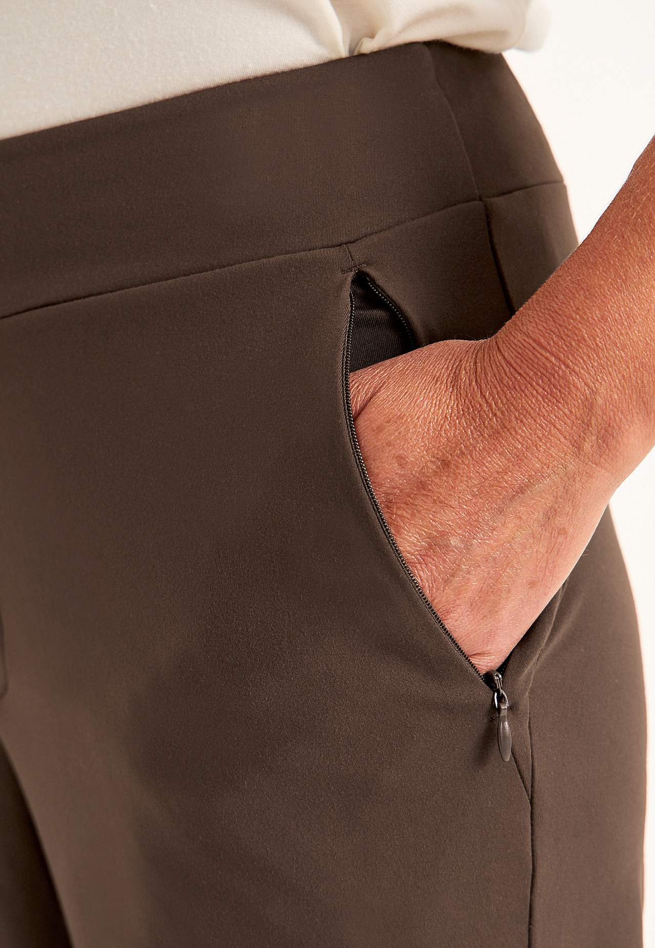 Užitečné a široké žerzejové kalhoty Daria