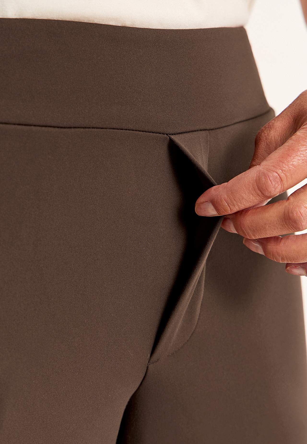 Užitečné a široké žerzejové kalhoty Daria