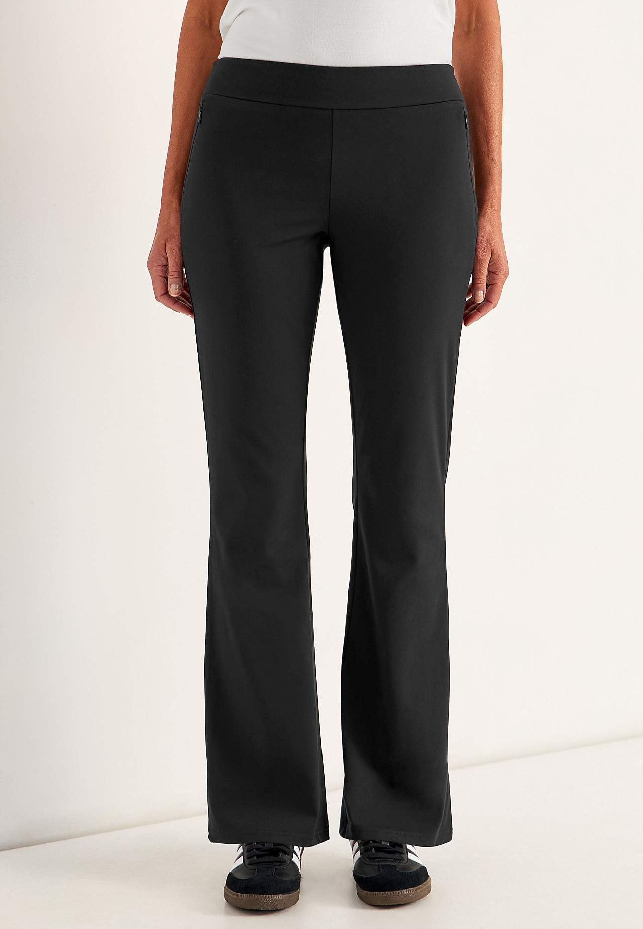 Užitečné a bootcut žerzejové kalhoty Daria