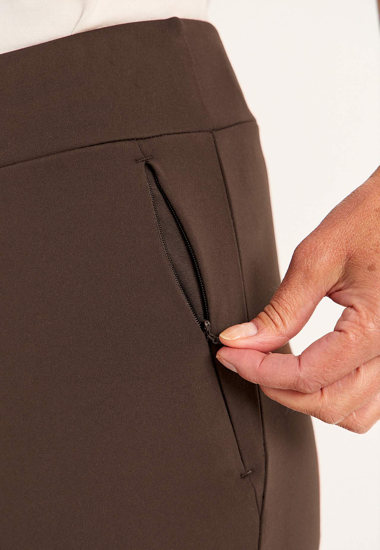 Užitečné a bootcut žerzejové kalhoty Daria