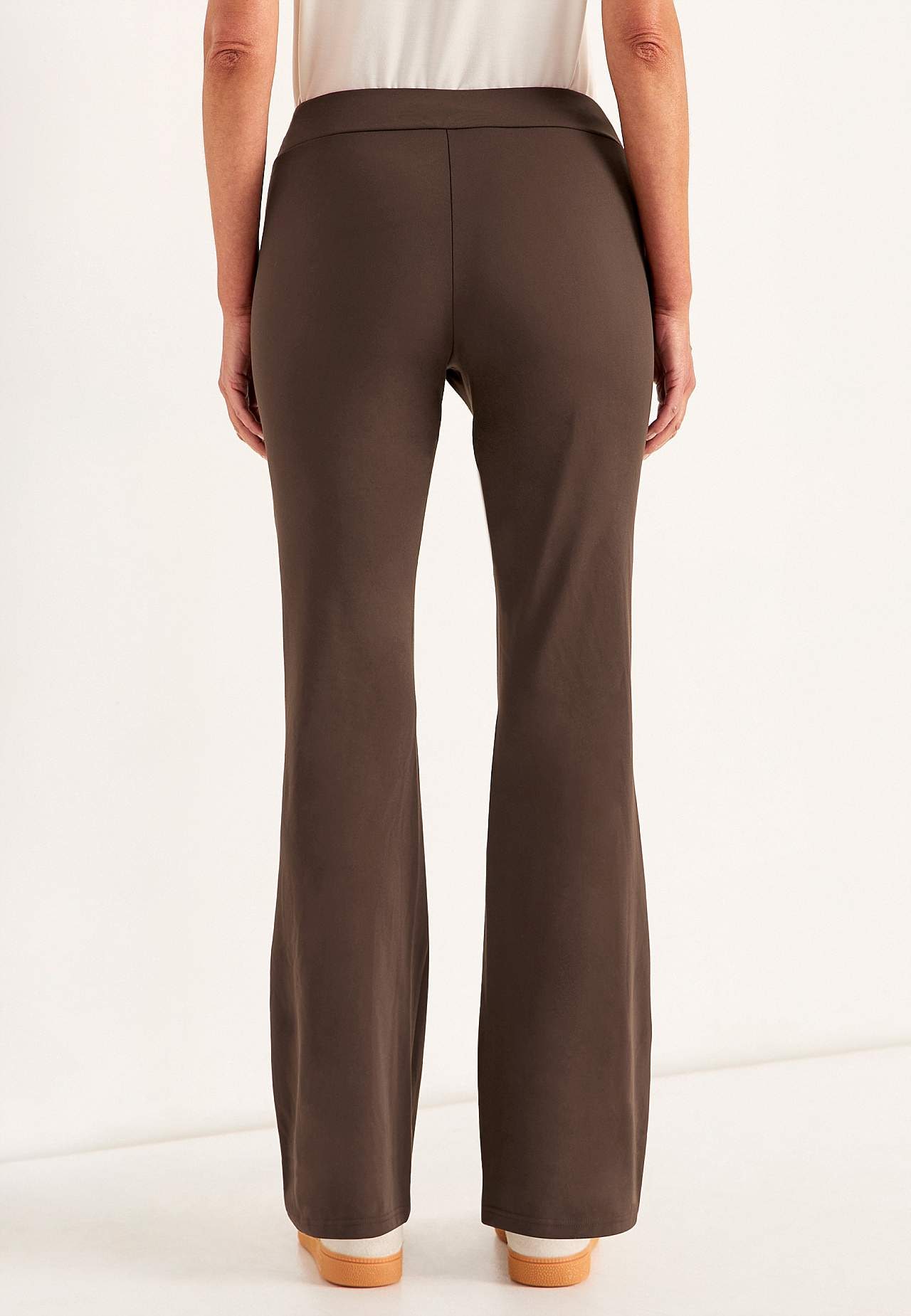 Užitečné a bootcut žerzejové kalhoty Daria