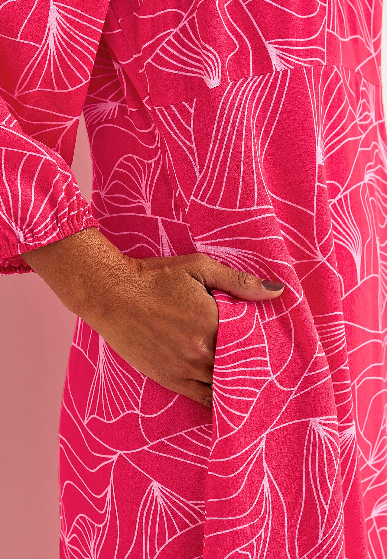 Tkané šaty s kapsami