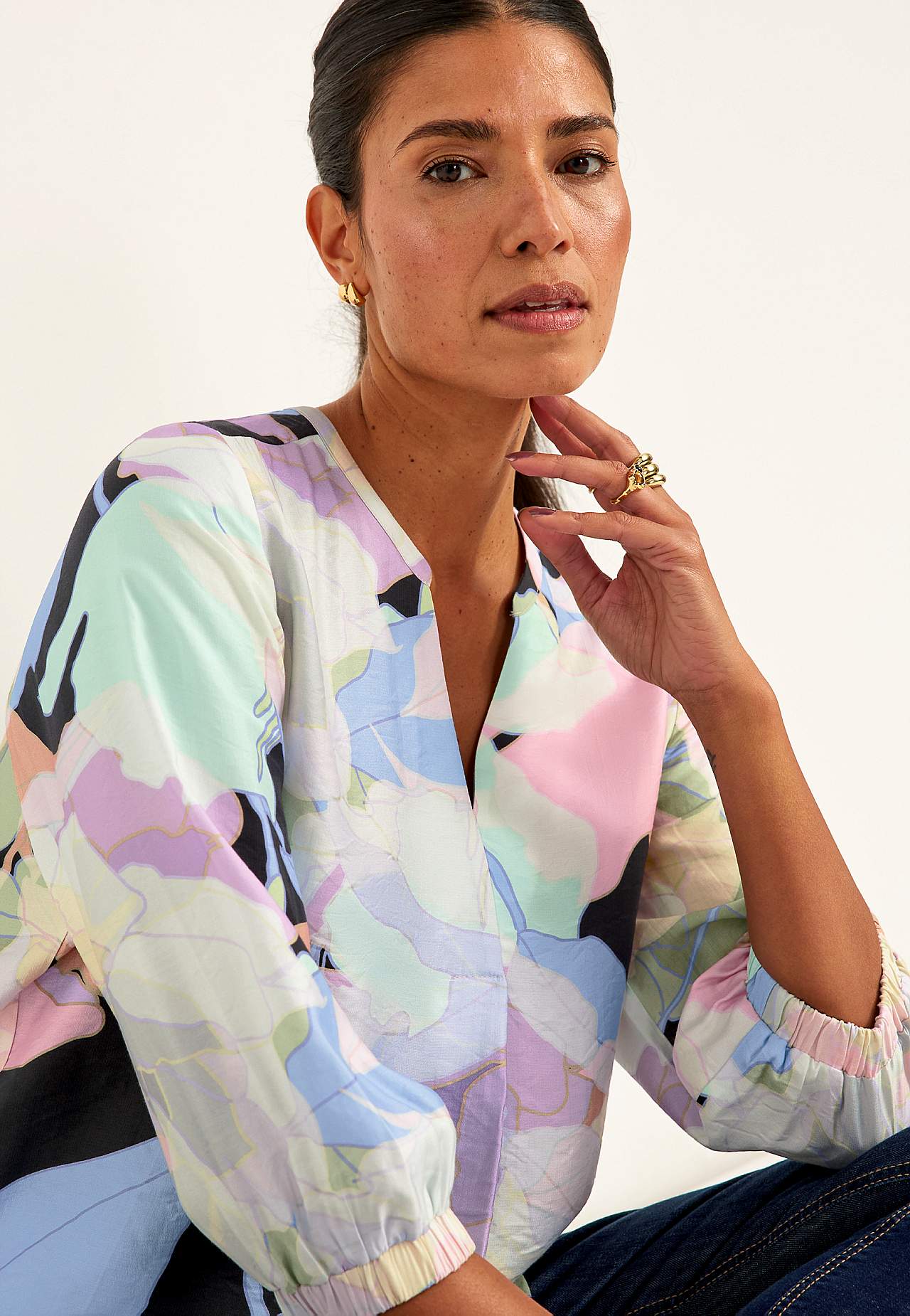 Tkaná a vzorovaná blůza