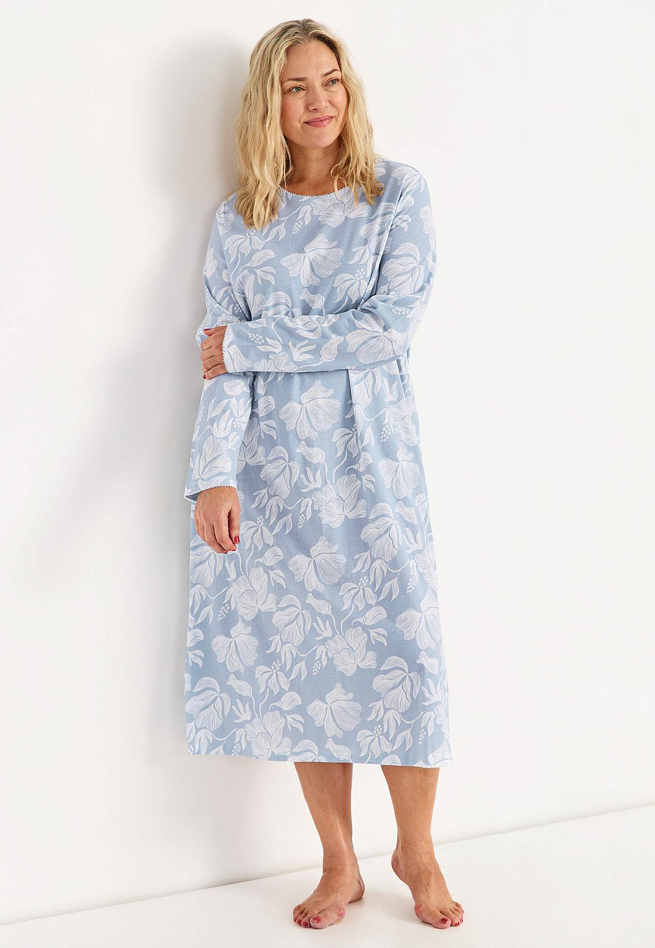 Noční košilka s květinovým vzorem