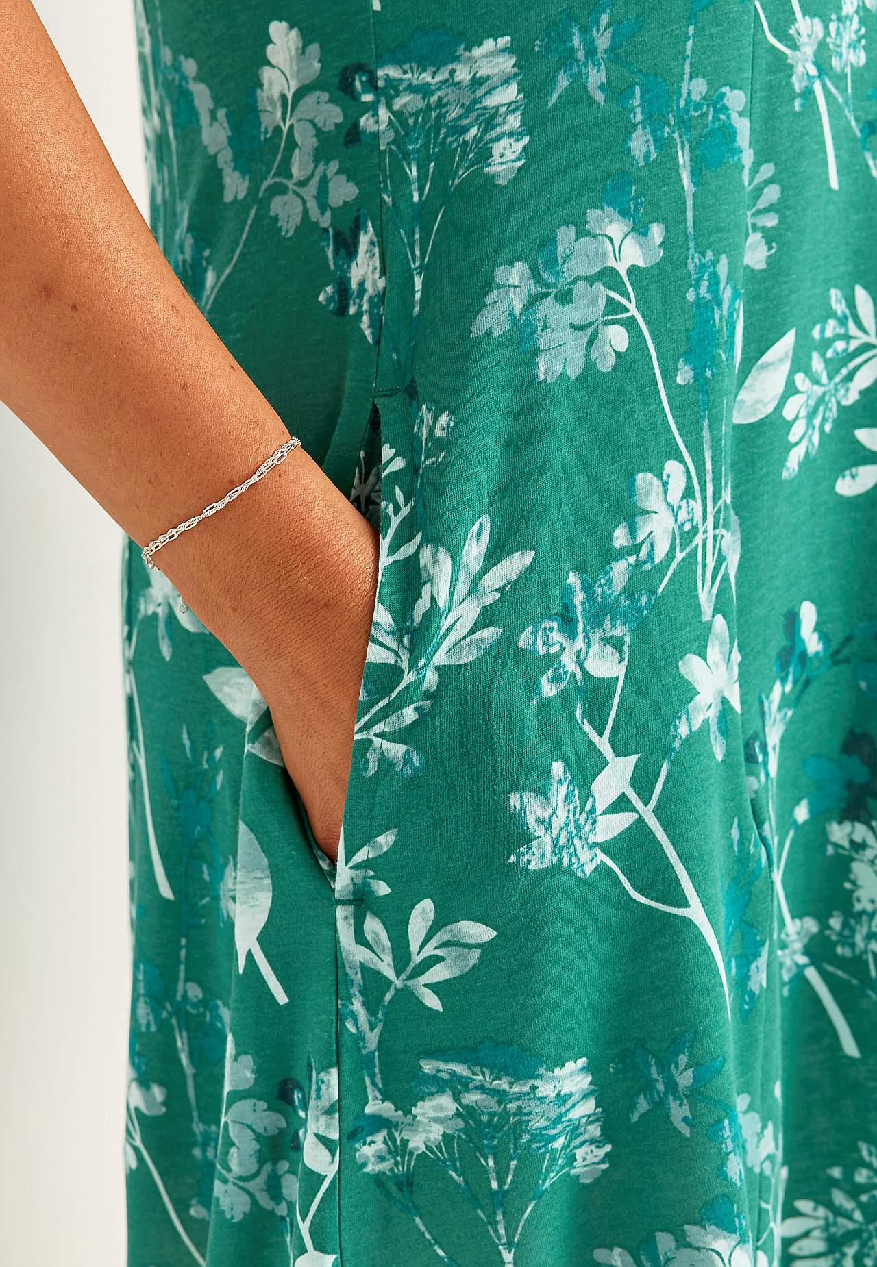 Vzorované žerzejové šaty s kapsami