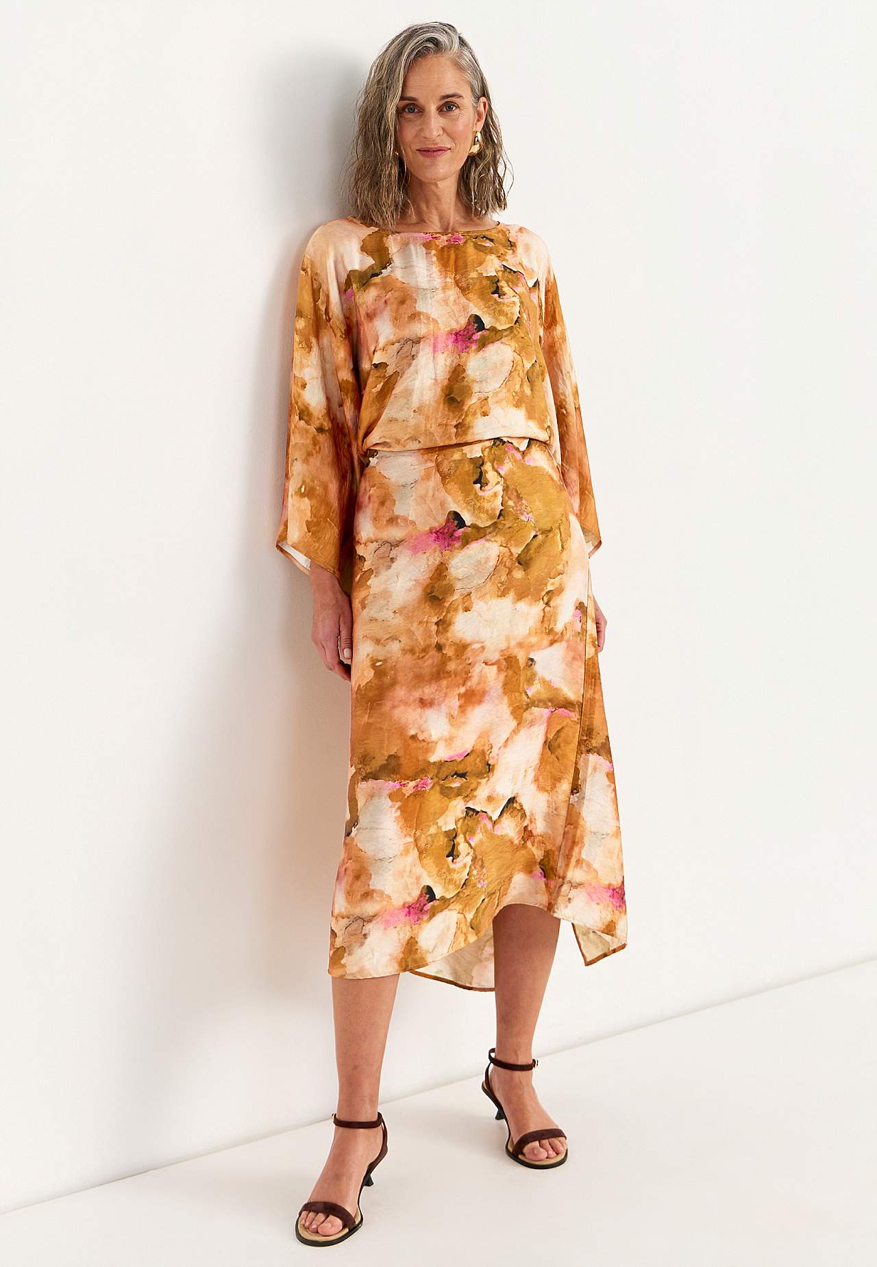 Vzorované kaftanové šaty