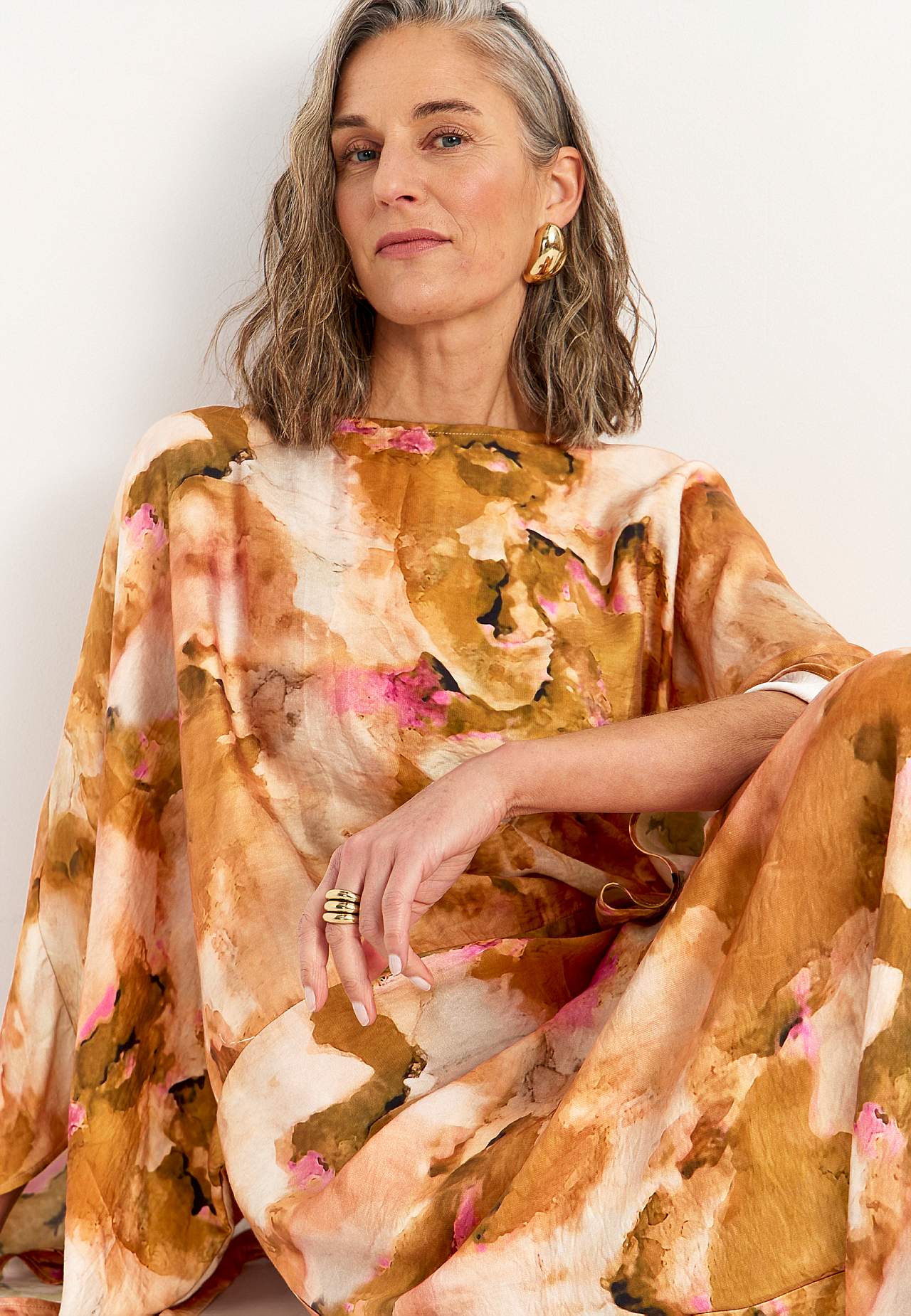 Vzorované kaftanové šaty