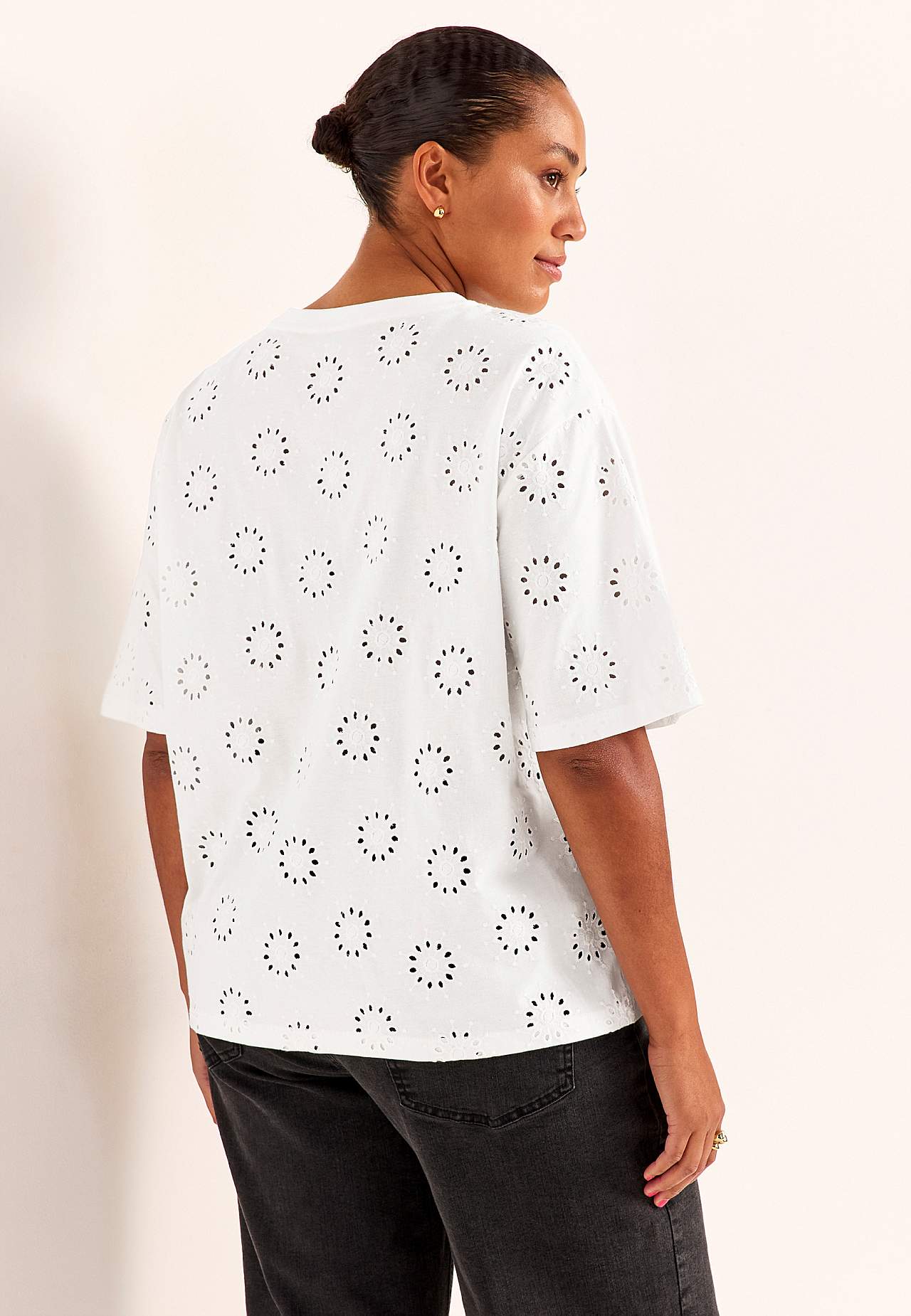 Žerzejový top s vyšívaným propracovaným vzorem