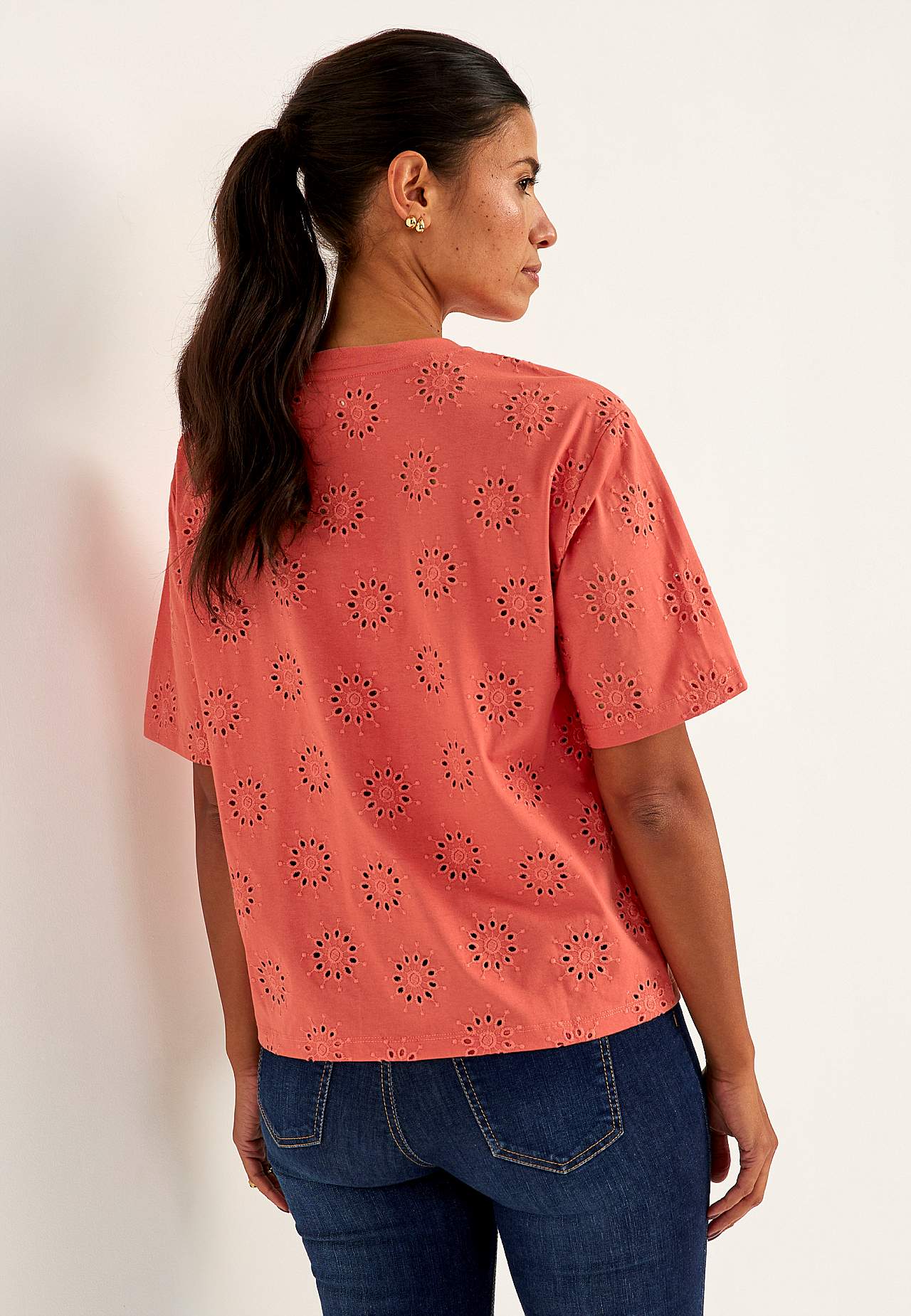 Žerzejový top s vyšívaným propracovaným vzorem