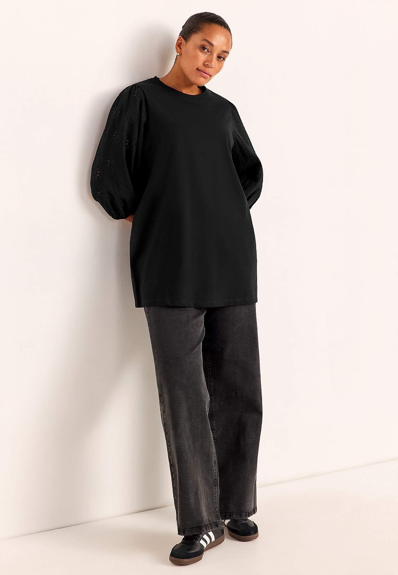 Žerzejová tunika s vyšívanými rukávy