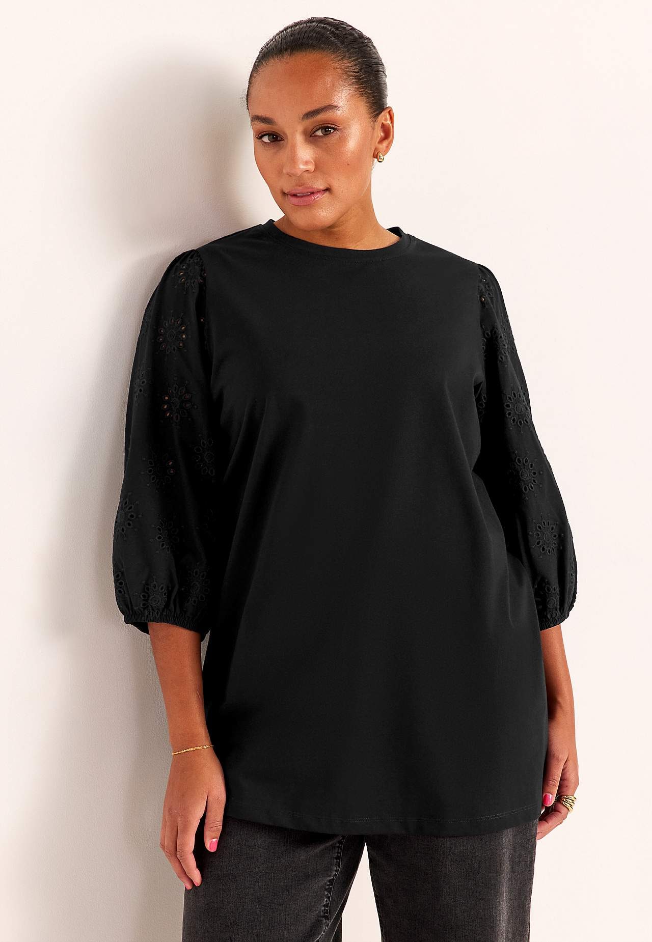 Žerzejová tunika s vyšívanými rukávy