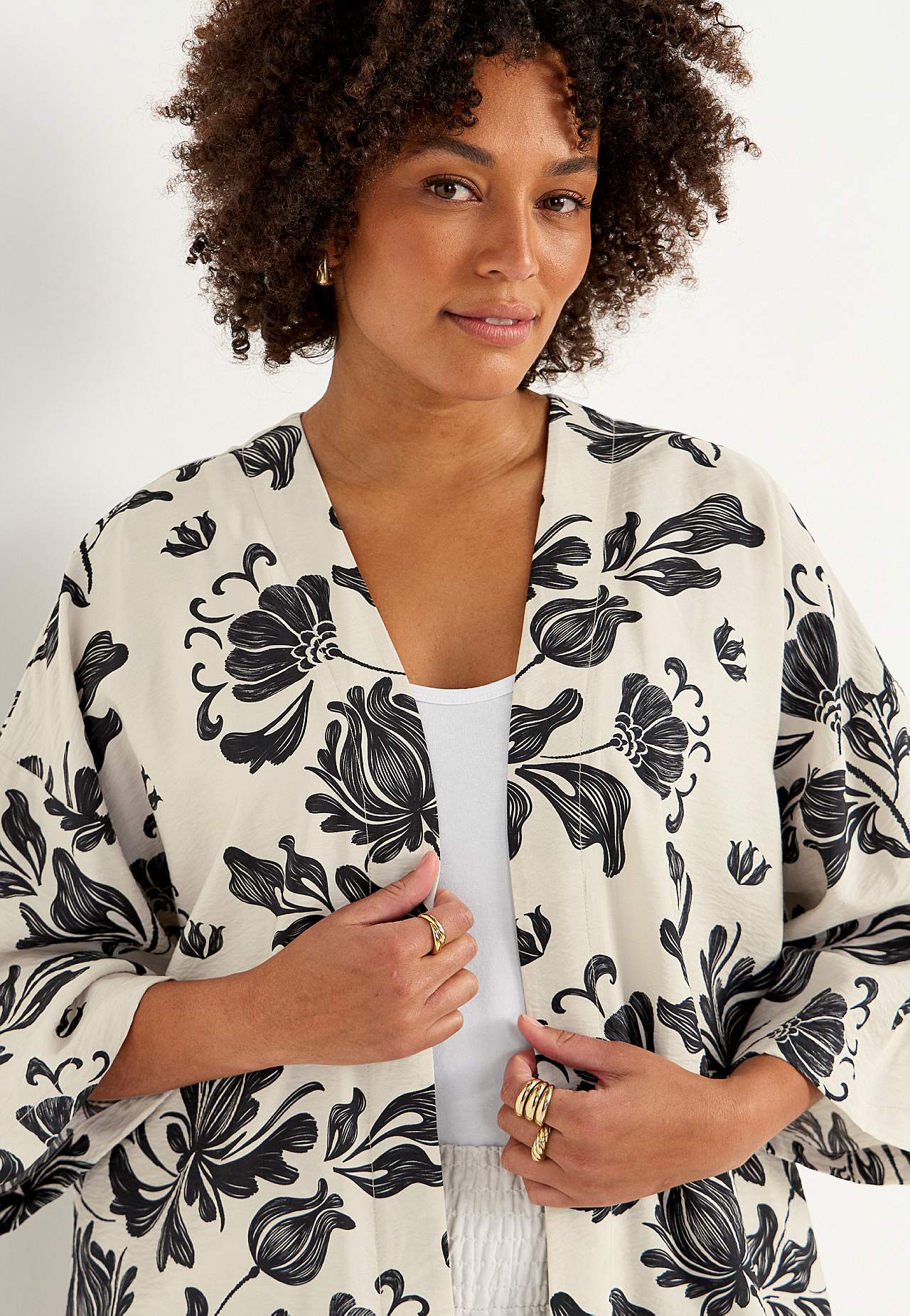 Otevřený kaftan s kapsami