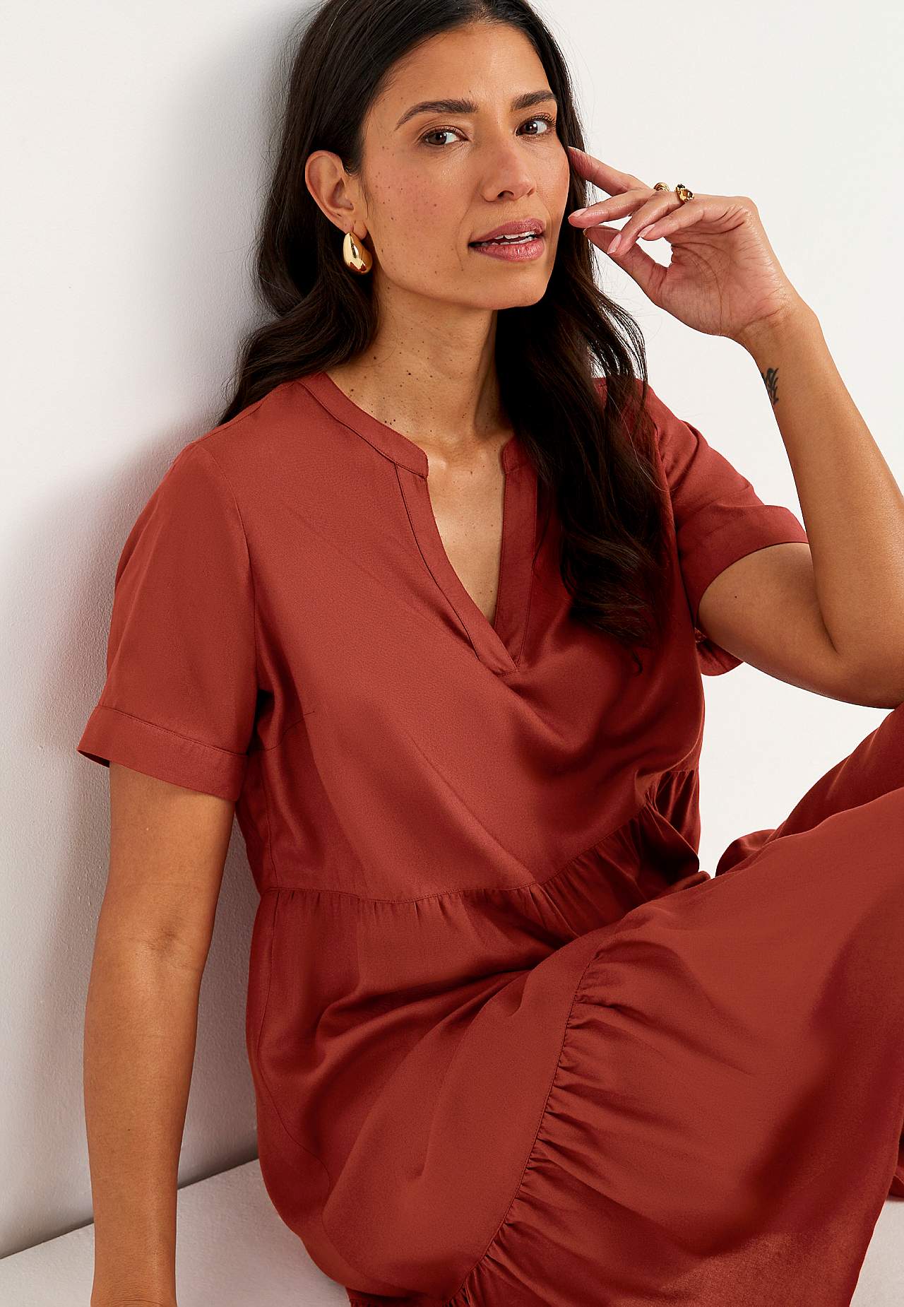 Šaty z viskózy s volánem