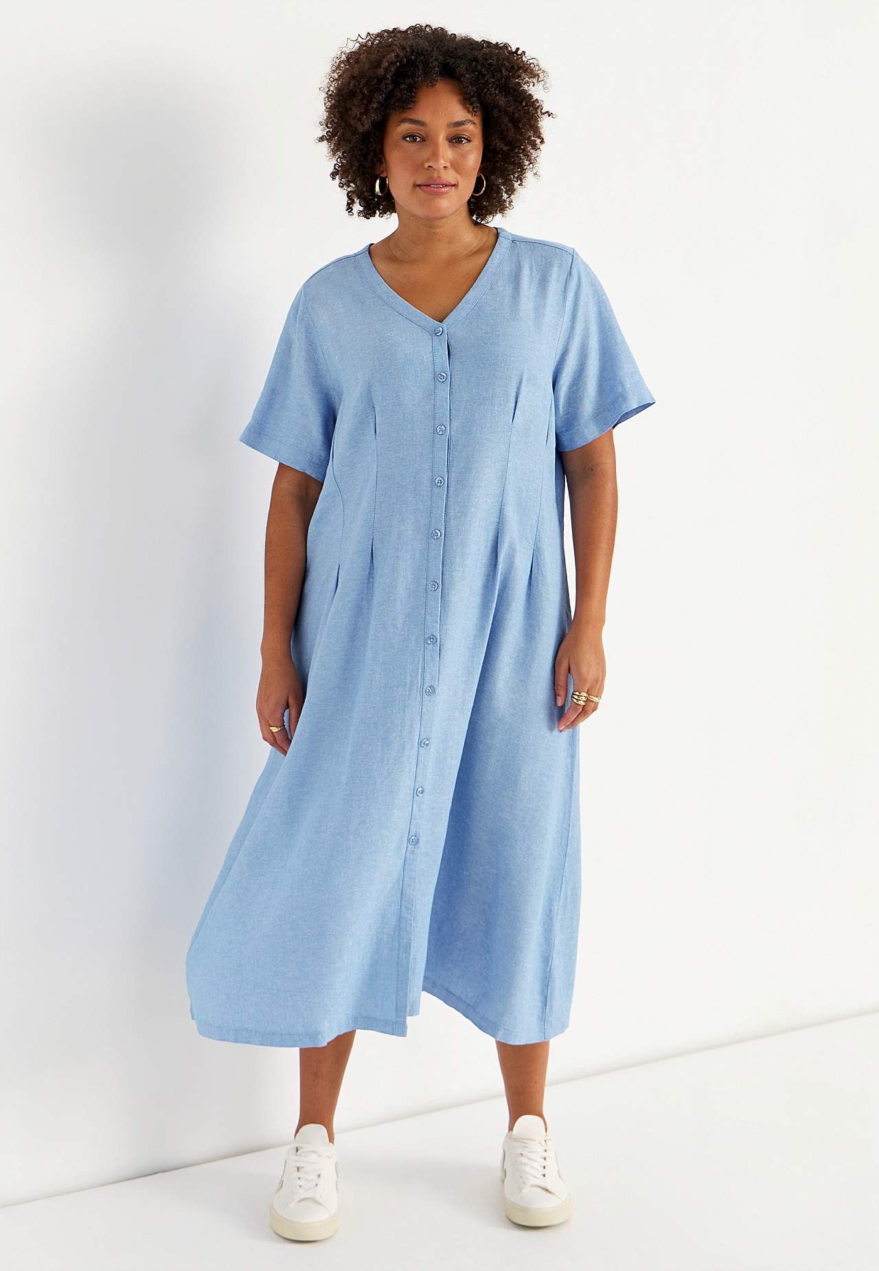 Lněné šaty s půvabnou šířkou