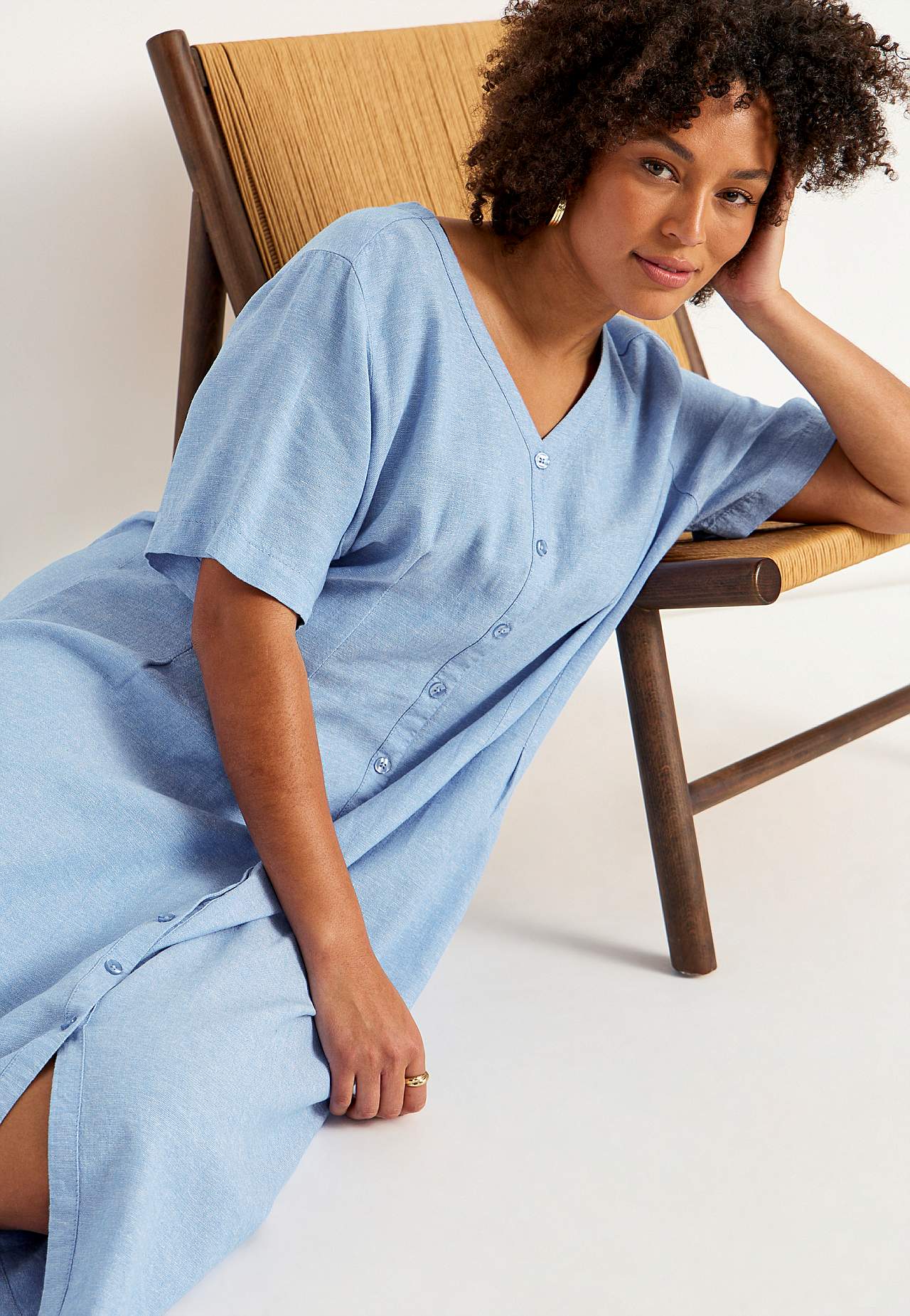 Lněné šaty s půvabnou šířkou