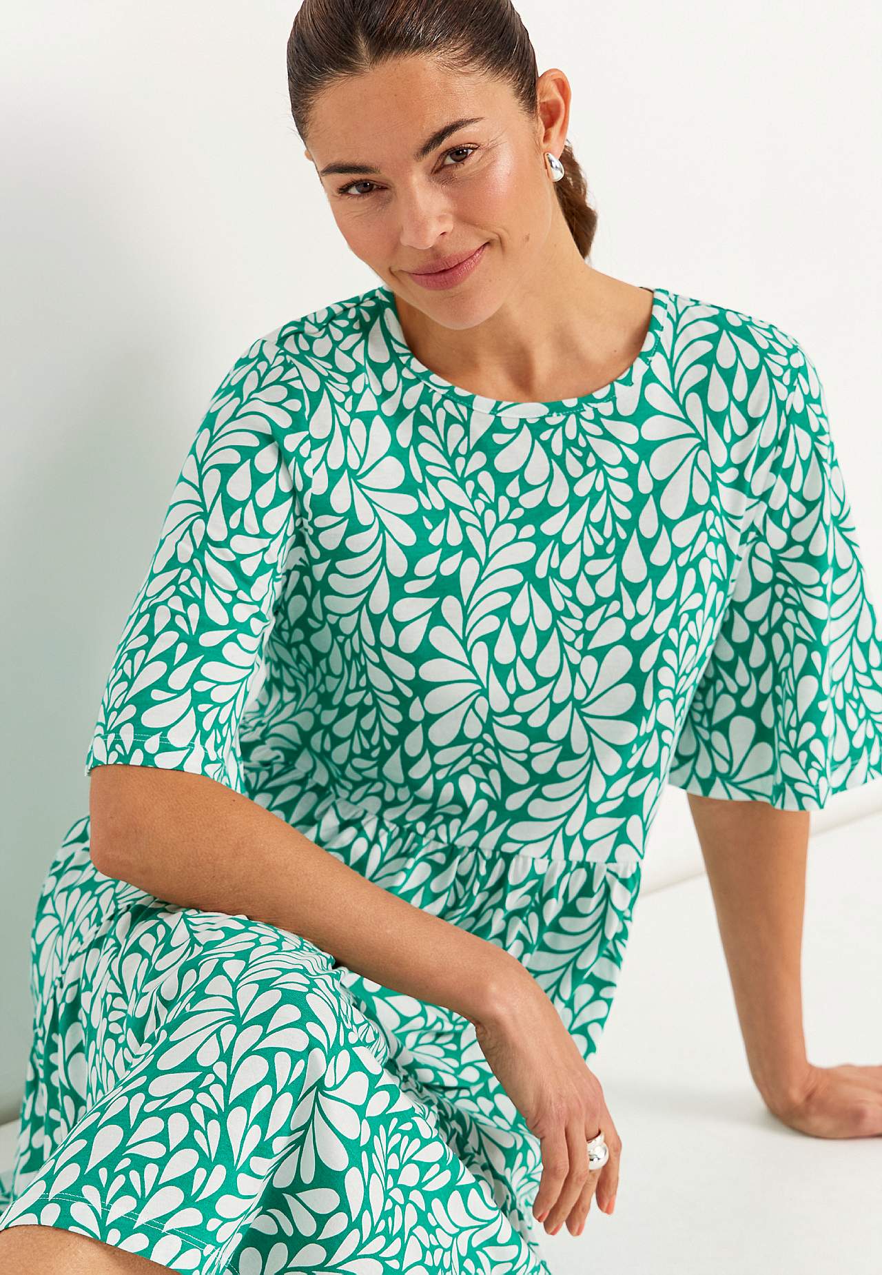 Žerzejové šaty s volánem